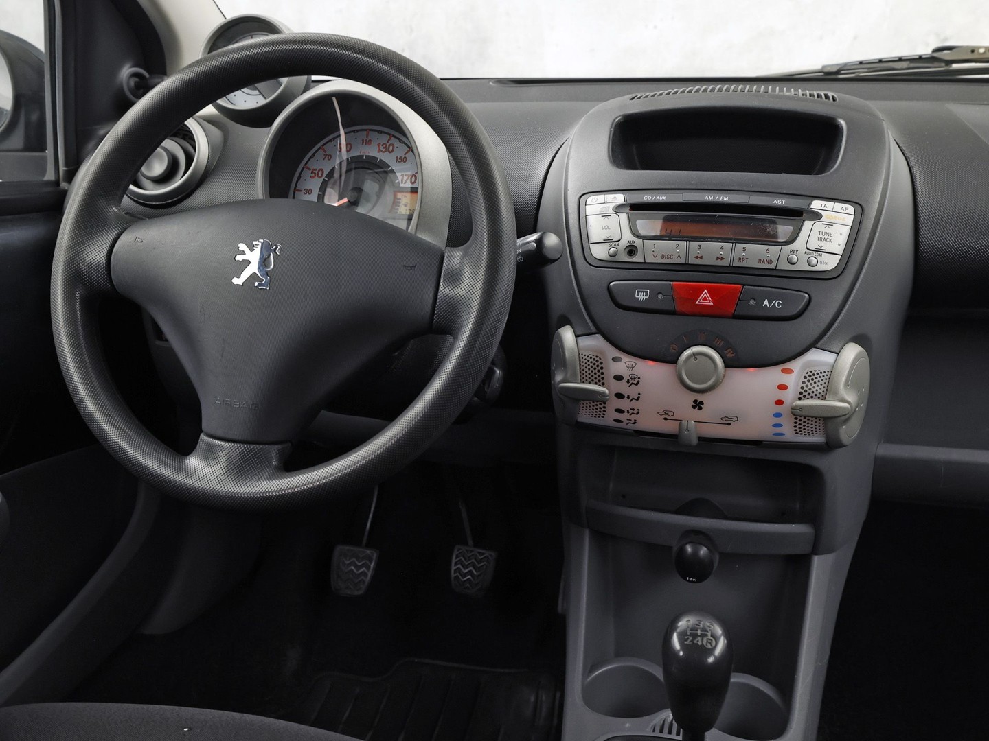 Peugeot 107 1.0-12V Sport (AIRCO, TOERENTELLER, ELEK RAMEN, SPORTSTOELEN, LM VELGEN, SPOILER, NIEUWE APK, NIEUWSTAAT)