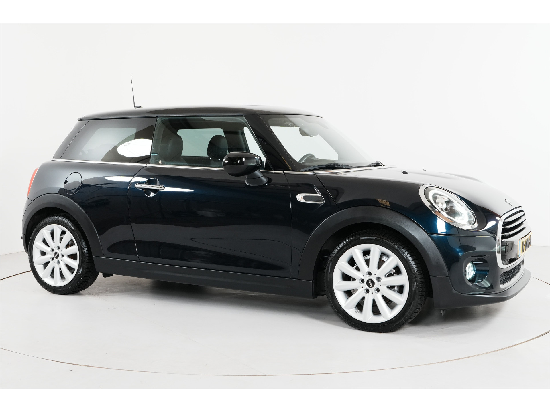 MINI 3-Deurs 1.5 Cooper Chili | Pano | Leder | Stl. verw. | PDC | Sportstoelen |