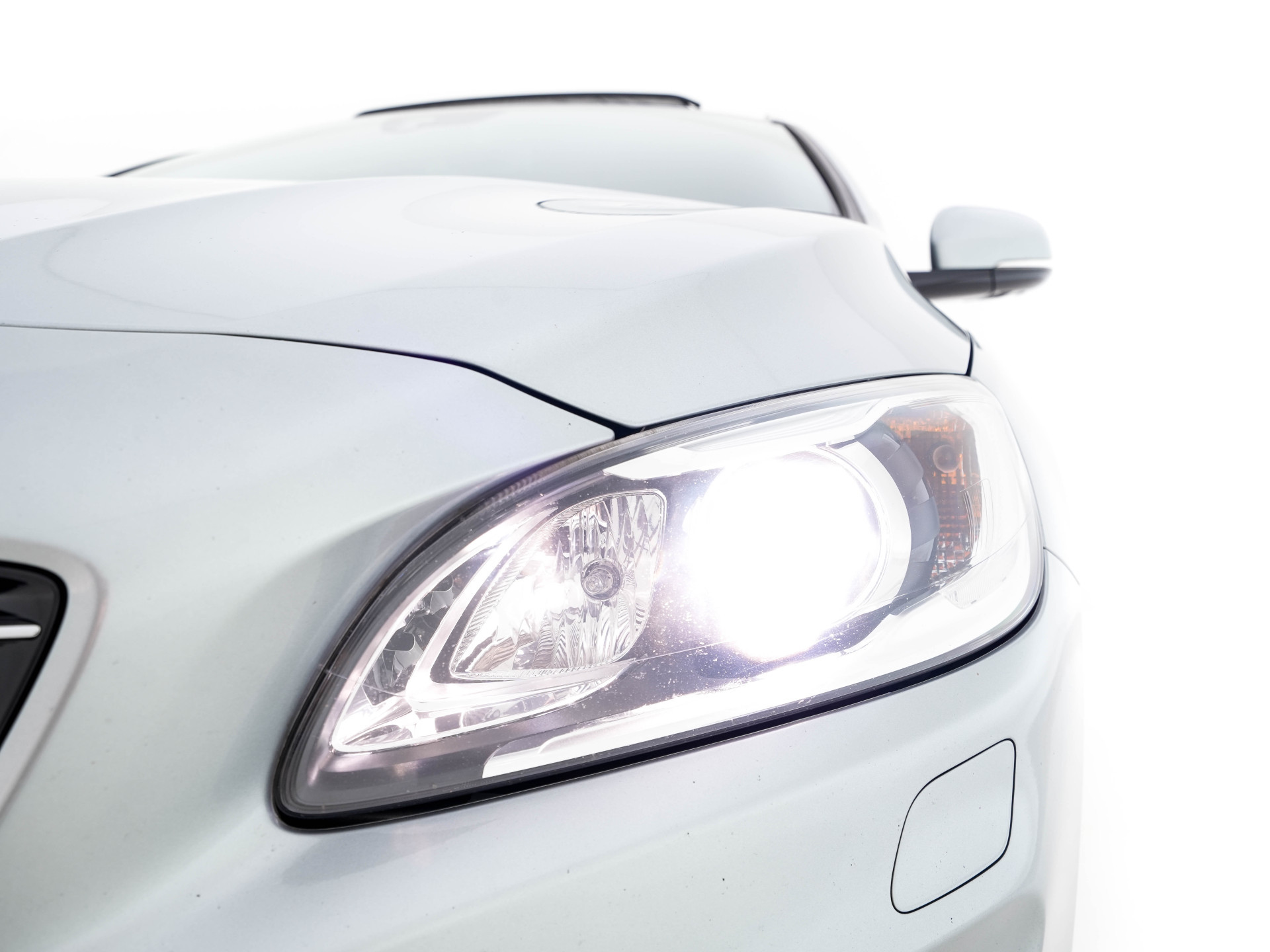 Volvo V60 2.4 D6 AWD Twin Engine Summum Aut. *PANO | NAVI-FULLMAP | LEATHER | BI-XENON | CAMERA |  ECC | PDC | CRUISE | SPORT-SEATS | PRIVACY-GLASS | TOWBAR | MEMORY-PACK | HEATED-COMFORTSEATS | 18"ALU*