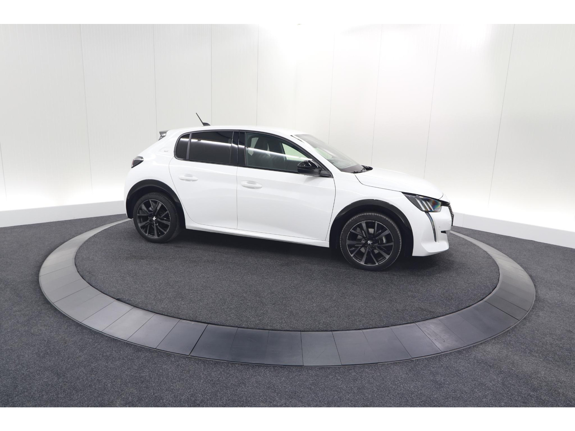 Peugeot 208 PureTech 100 GT | Camera | Navigatie | Sfeerverlichting | Apple Carplay | Parkeersensoren