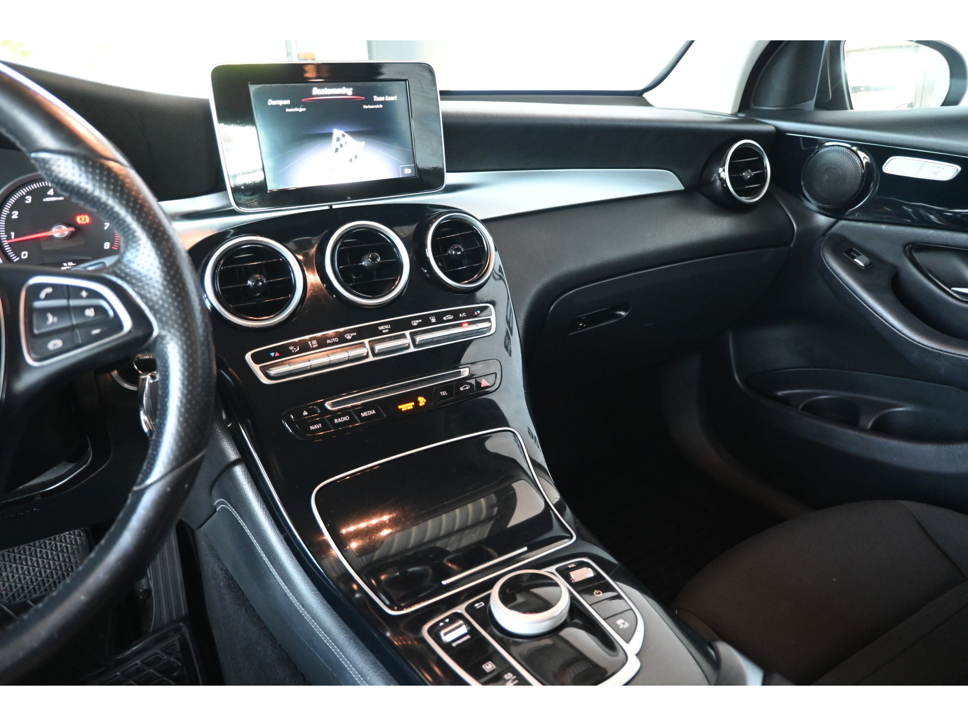 Mercedes-Benz GLC-klasse 350e 4MATIC Business Solution Automaat Navigatie Stoelverwarming Trekhaak Rijklaaprijs! Inruil Mogelijk!