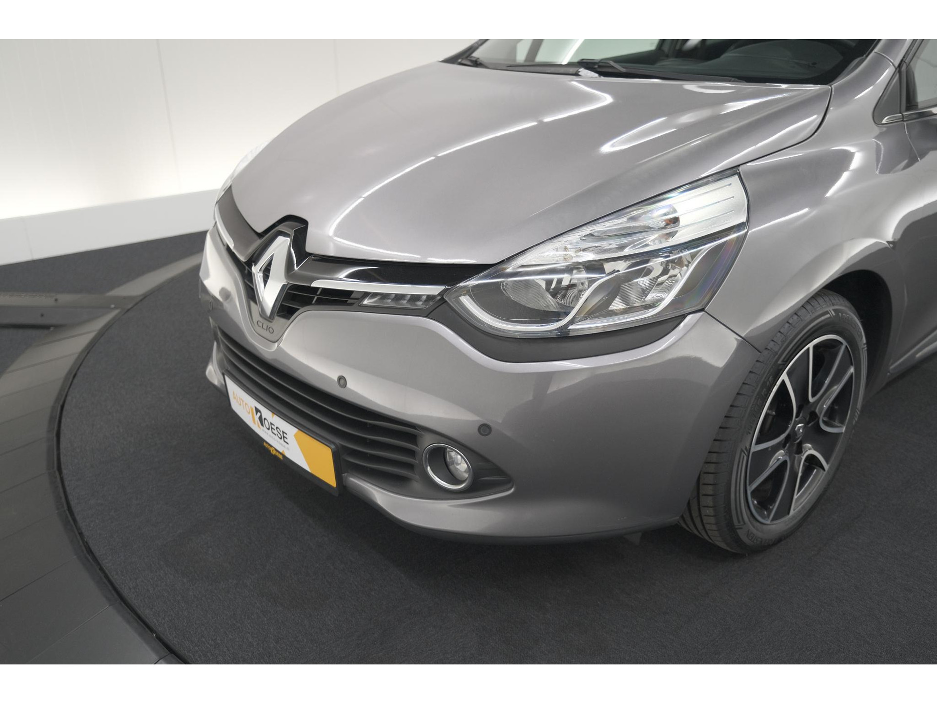 Renault Clio Estate 1.5 dCi ECO Dynamique | Parkeersensoren voor + achter | Armsteun | Navigatie