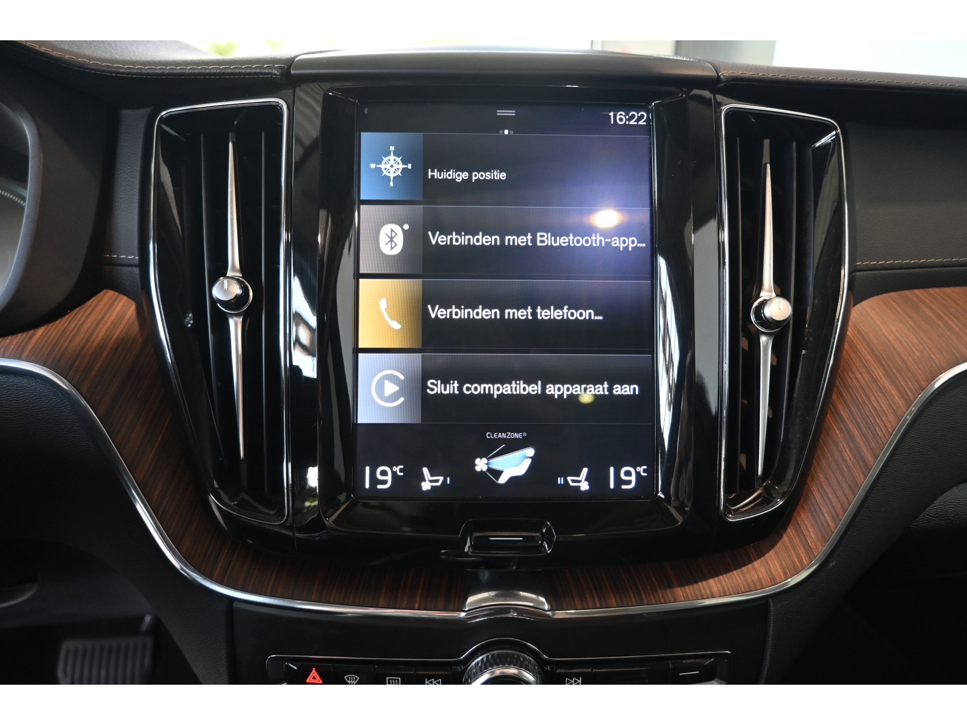 Volvo XC60 2.0 T8 Twin Engine AWD Inscription Harman/Kardon Navigatie Panoramadak Carplay Goed Onderhouden! Inruil Mogelijk!