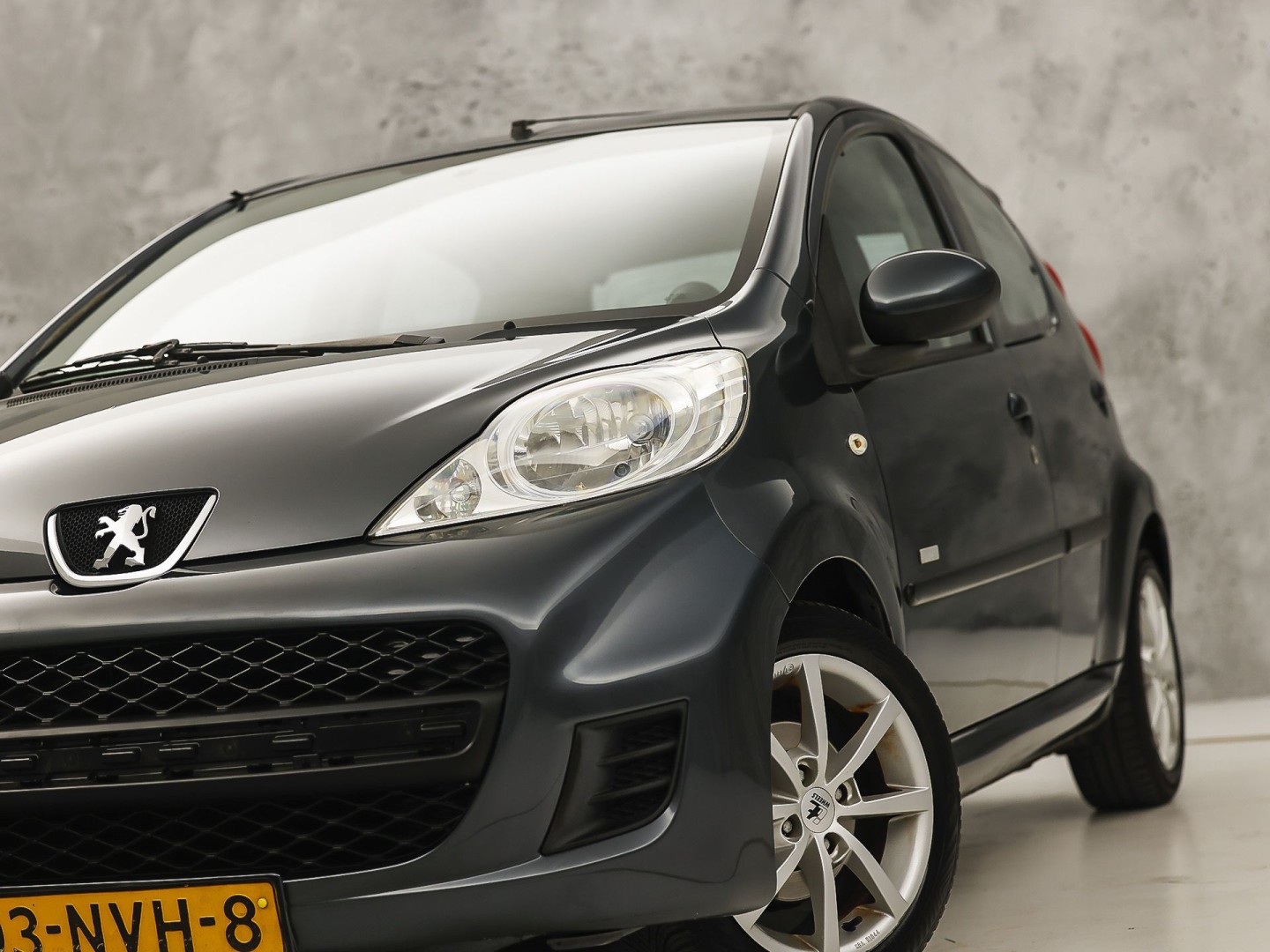 Peugeot 107 1.0-12V Sport (AIRCO, TOERENTELLER, ELEK RAMEN, SPORTSTOELEN, LM VELGEN, SPOILER, NIEUWE APK, NIEUWSTAAT)