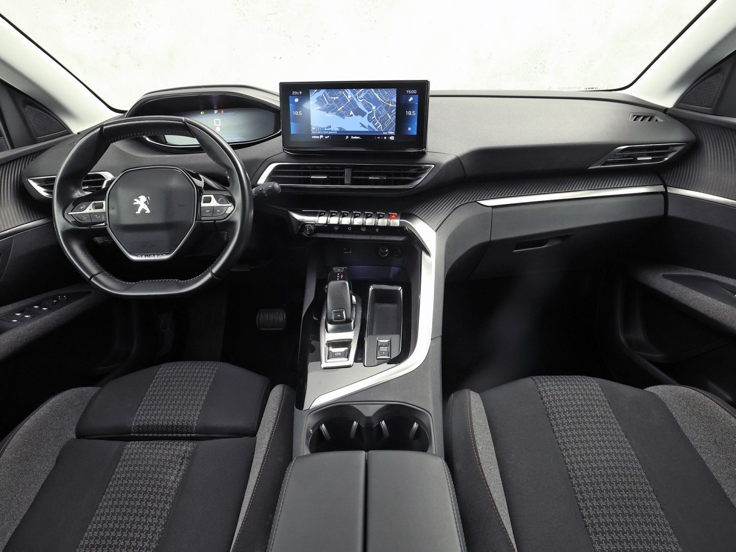 Peugeot 3008 1.2 PureTech Premium Automaat (APPLE CARPLAY, NAP, GROOT NAVI, 360 CAMERA, TREKHAAK, SPORTSTOELEN, LANE ASSIST, CRUISE, NIEUWSTAAT)