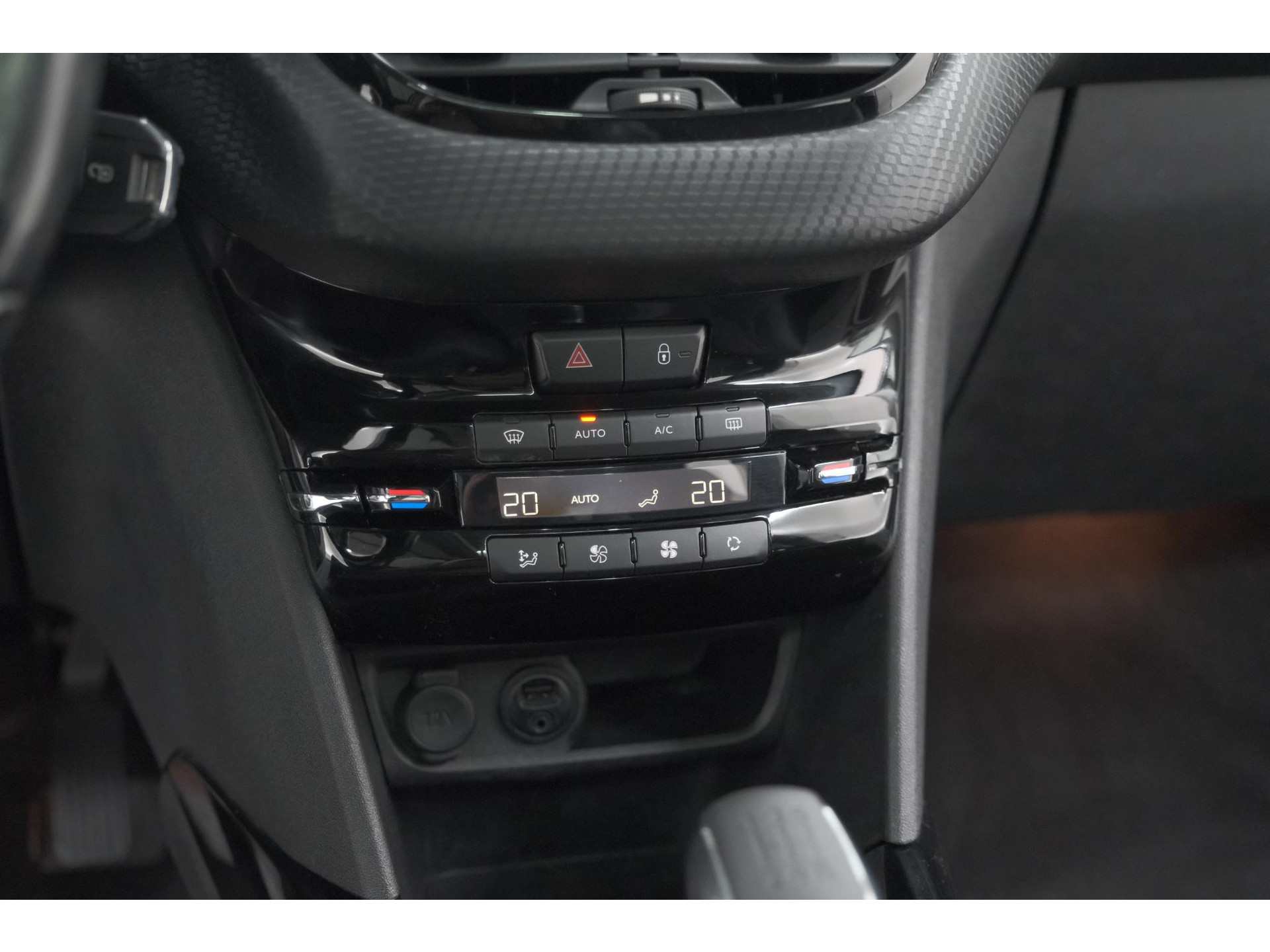 Peugeot 2008 PureTech 110 Allure | Panoramadak | Apple Carplay | Navigatie | Parkeersensoren