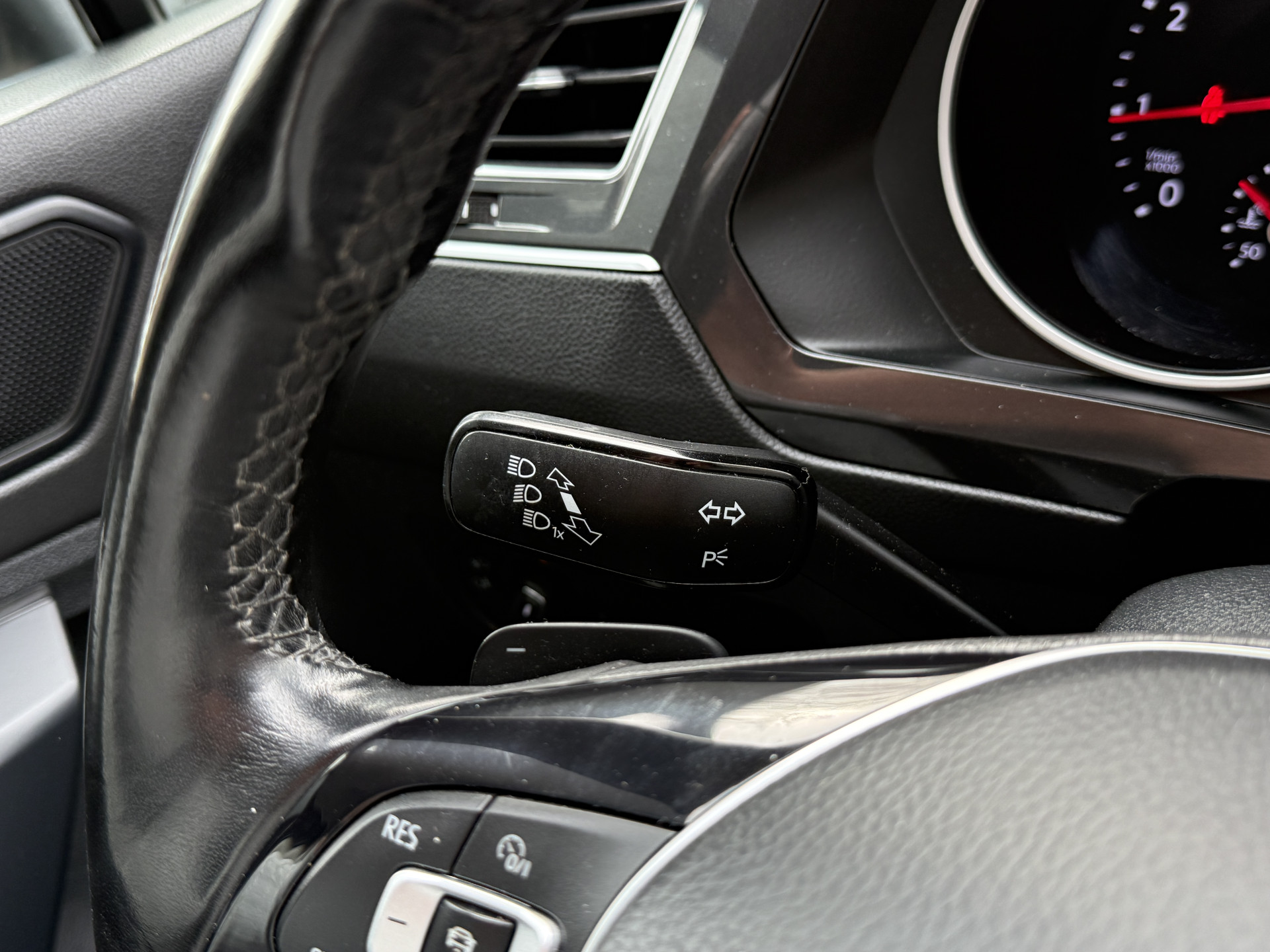 Volkswagen Tiguan 1.5 TSI ACT Comfortline | Apple Carplay | ACC | Trekaak | Draadloze lader