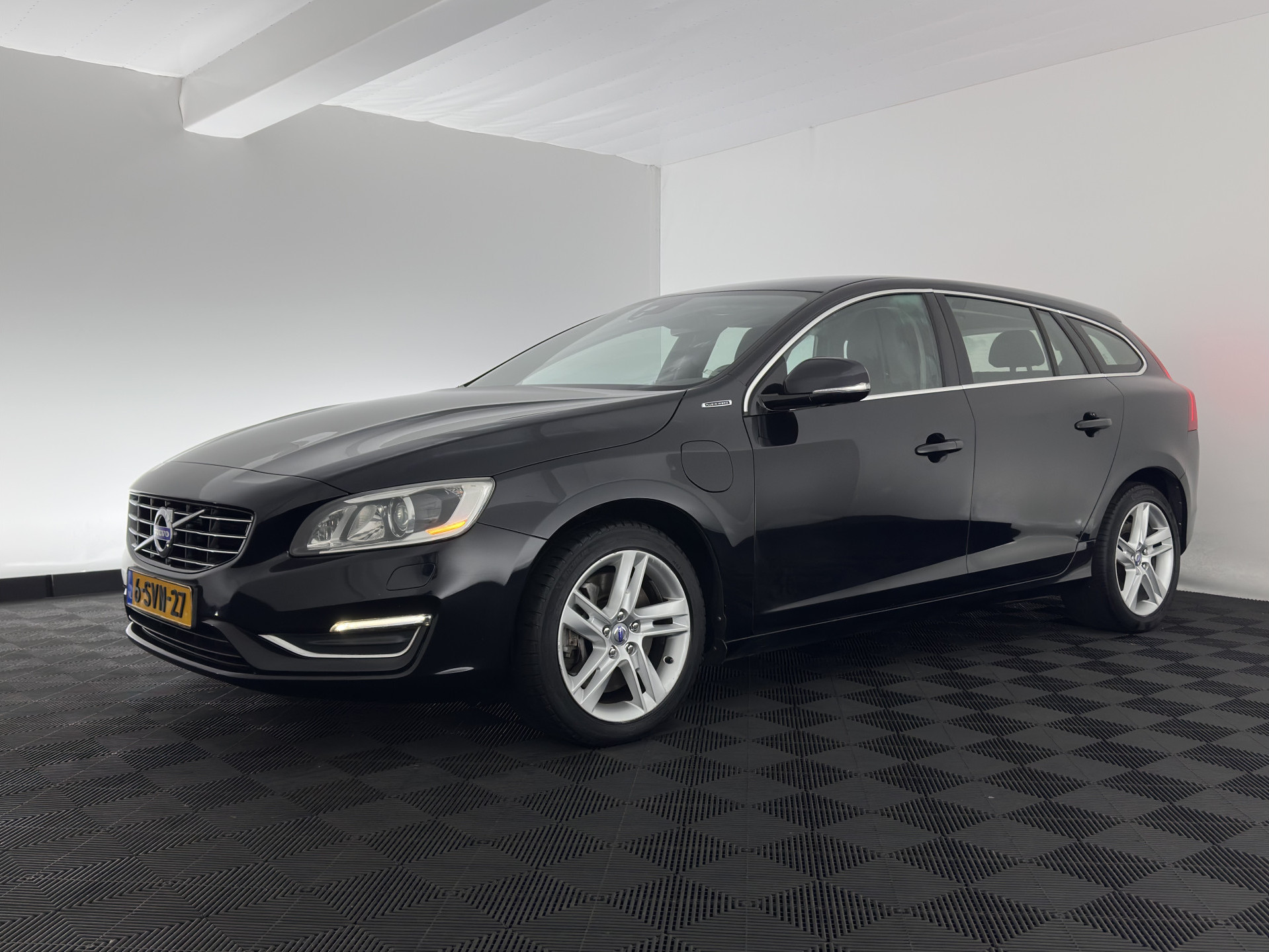 Volvo V60 2.4 D6 AWD Plug-In Hybrid Summum ( Plug-In ) Aut. * LEATHER | PREMIUM-SOUND-AUDIO | NAVI-FULLMAP | BI-XENON |  MEMORY-PACK | CRUISE | HEATED-SPORTSEATS | TOWBAR | 17"ALU*