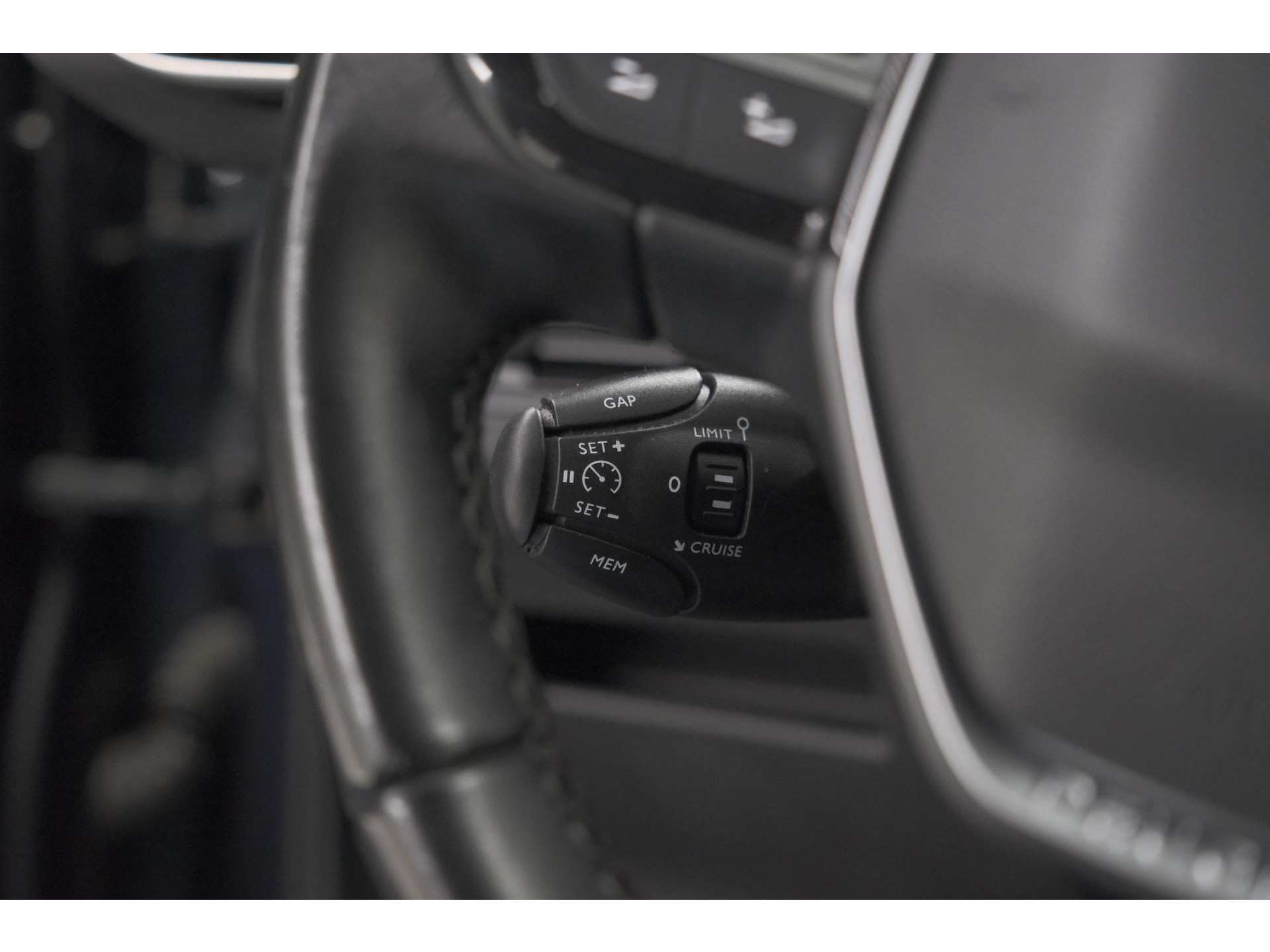 Peugeot 5008 PureTech 130 EAT8 Crossway | Trekhaak | Camera | Navigatie | Apple Carplay