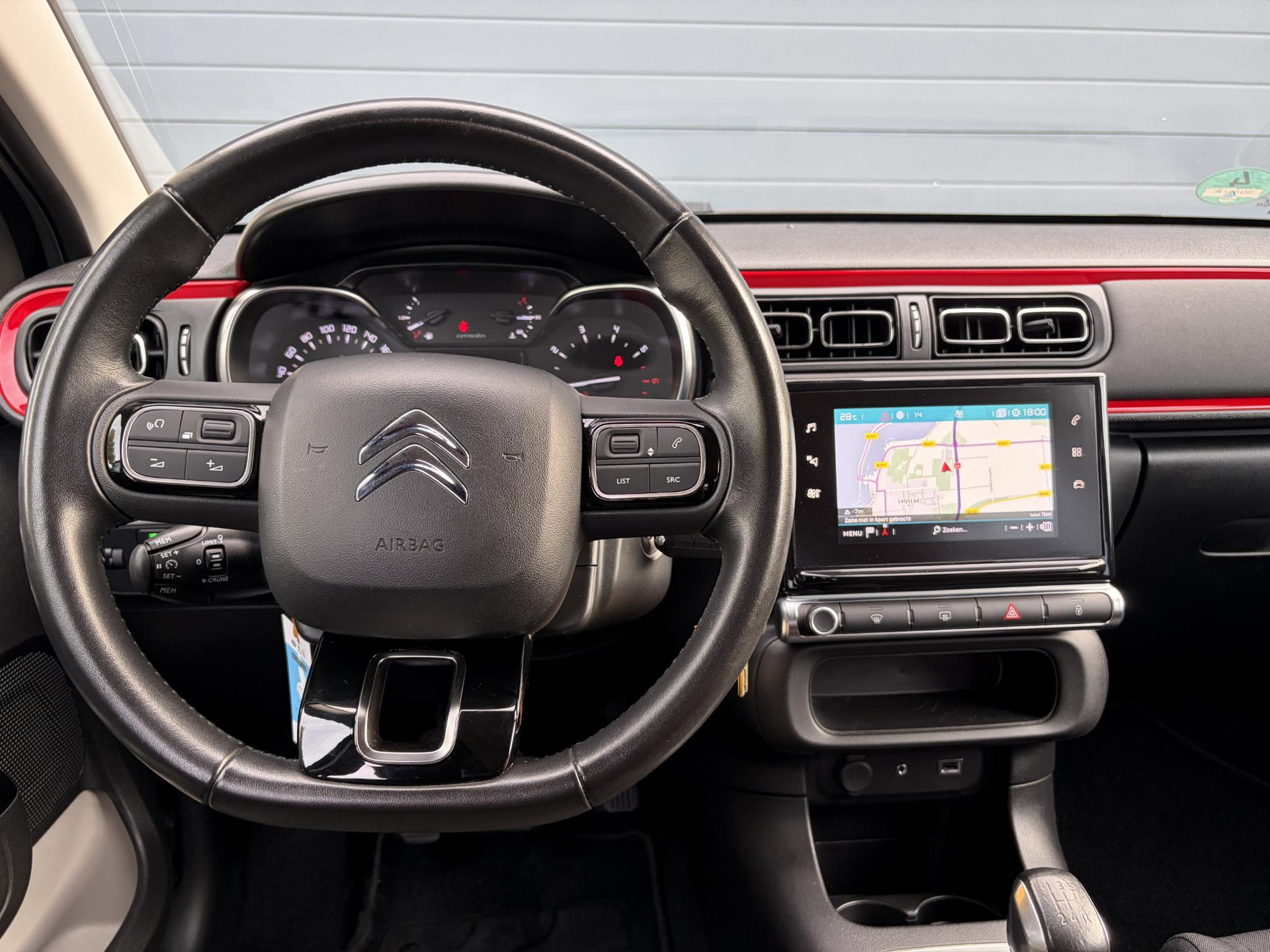 Citroen C3 1.2 PureTech Shine ✓2e Eigenaar✓Camera✓Carplay✓Navi✓Trekhaak✓Pdc✓Clima✓Cruise✓17''Lm velgen✓Rijstrooksensor✓N.A.P✓Apk tot 04-2027