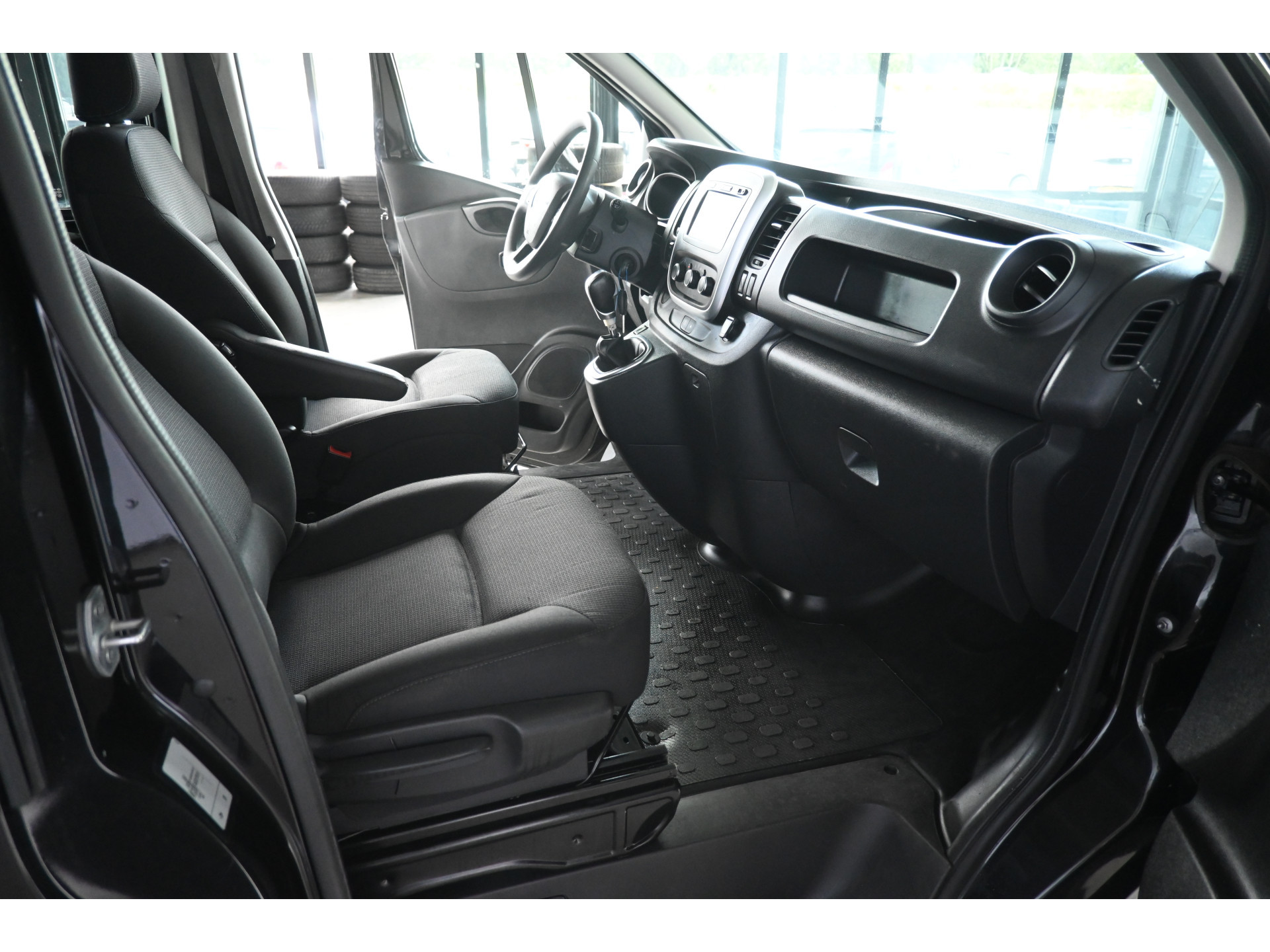 Renault Trafic 2.0 dCi Automaat 145 T29 L2H1 DC Comfort Airco Navigatie LED 1e Eigenaar Rijklaarprijs! Inruil Mogelijk!
