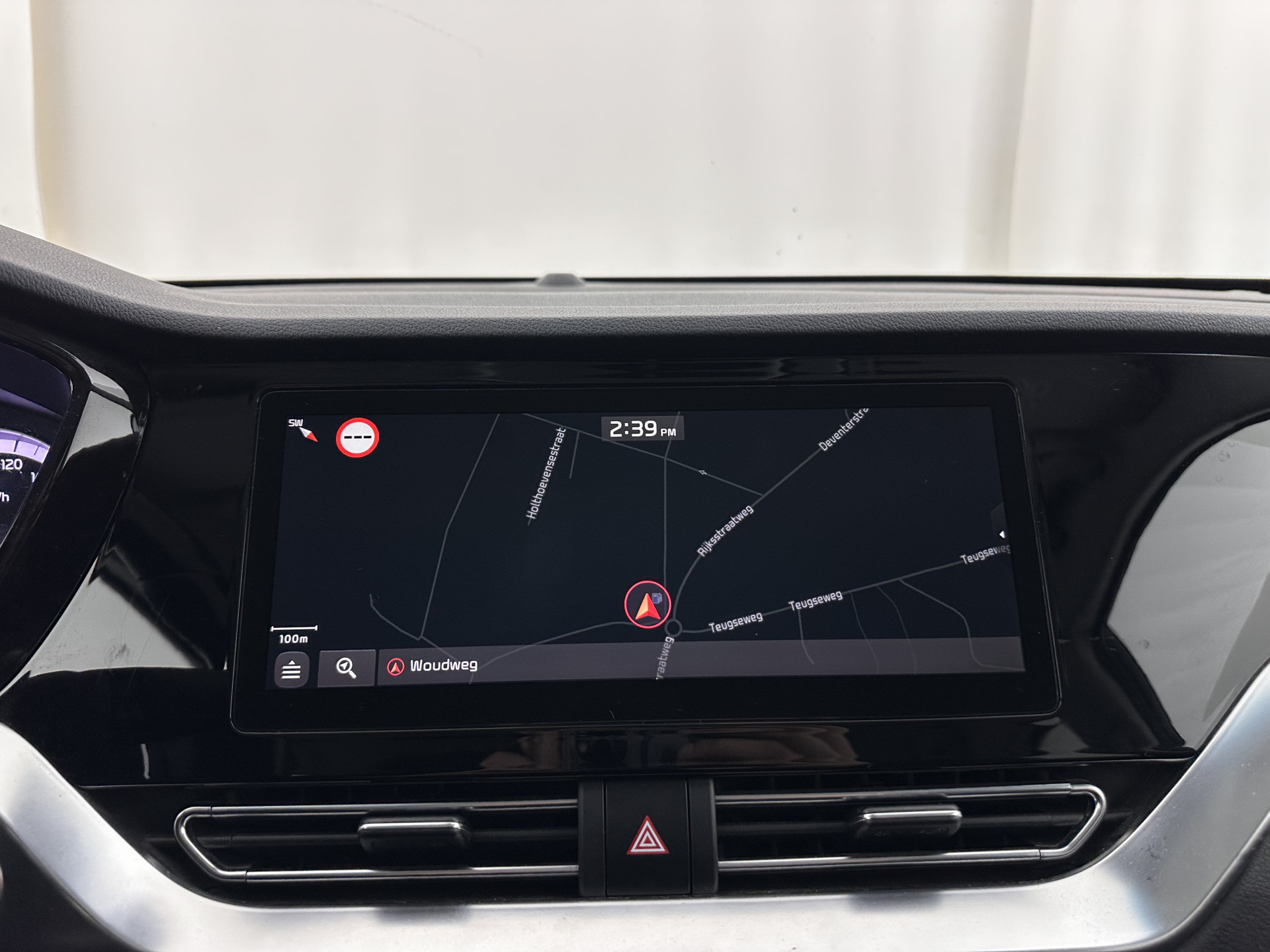 Kia Niro 1.6 GDi Hybrid Dynamic Plus Line (INCL-BTW) Aut. *LEATHER | FULL-LED | ADAPTIVE-CRUISE | BLINDSPOT | HEATED-COMFORTSEATS | CAMERA | KEYLESS | NAVI-FULLMAP | AMBIENTLIGHT | LANE-ASSIST | TOWBAR | 16''ALU*