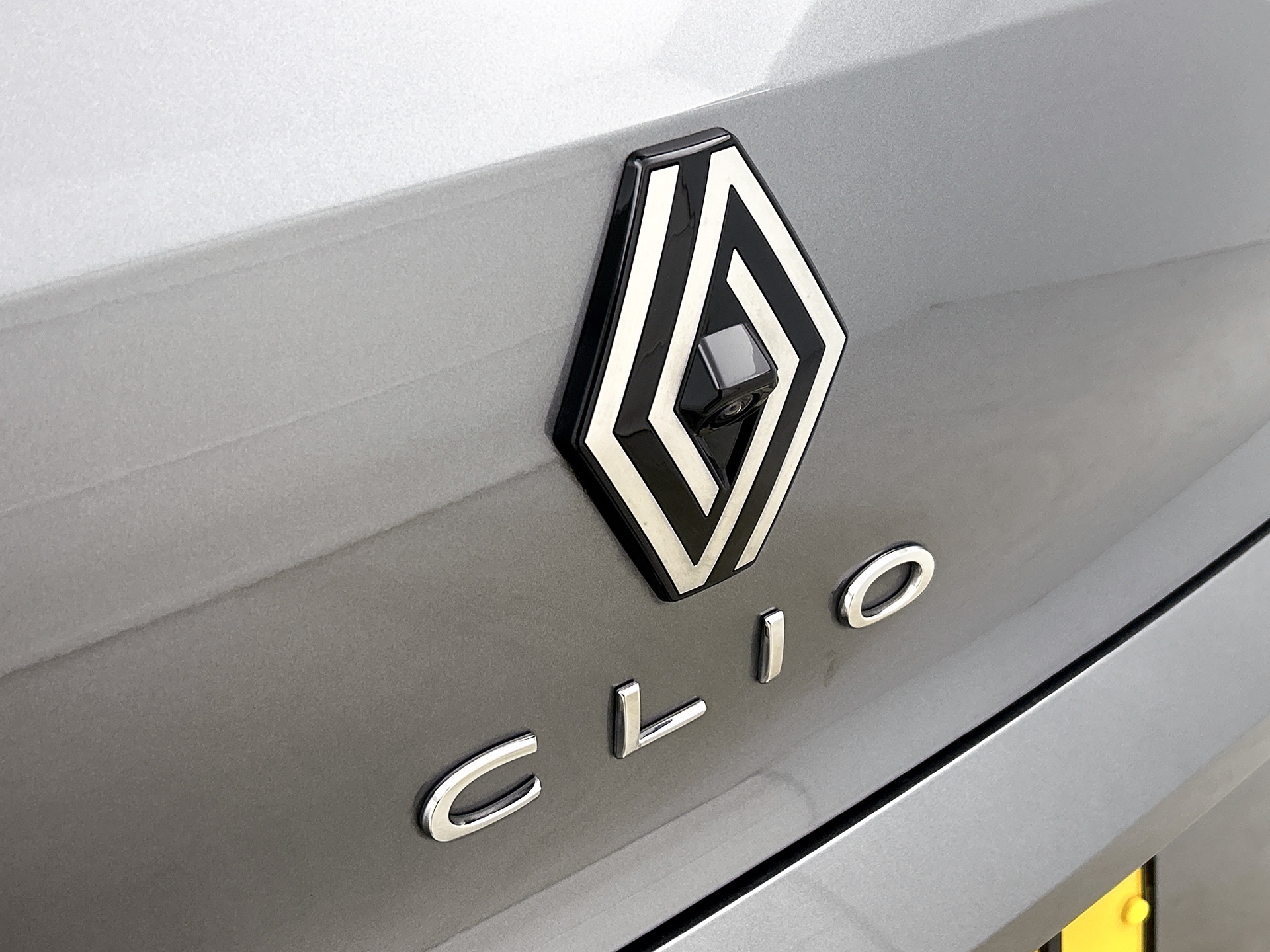 Renault Clio TCe 90PK GPF evolution | CAMERA | NAVI | DEALER ONDERHOUDEN | STOEL VERWARM. | PARK. SENSOREN | CARPLAY