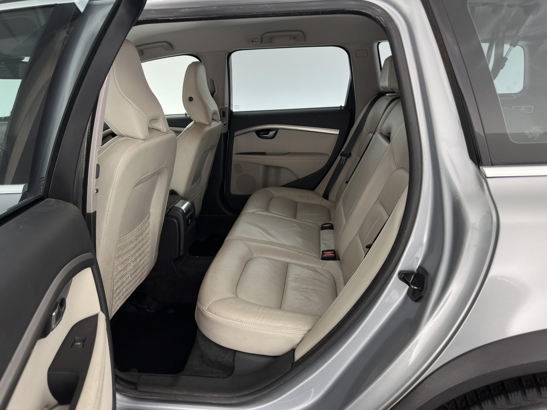 Volvo XC70 2.0 D3 FWD Limited Edition Aut. *LEATHER | BI-XENON | ADAPTIVE-CRUISE | BLIS | NAVI-FULLMAP | HEATED-COMFORTSEATS | ECC | PRIVACY-GLASS | LANE-ASSIST | PDC | TOWBAR | 17''ALU*