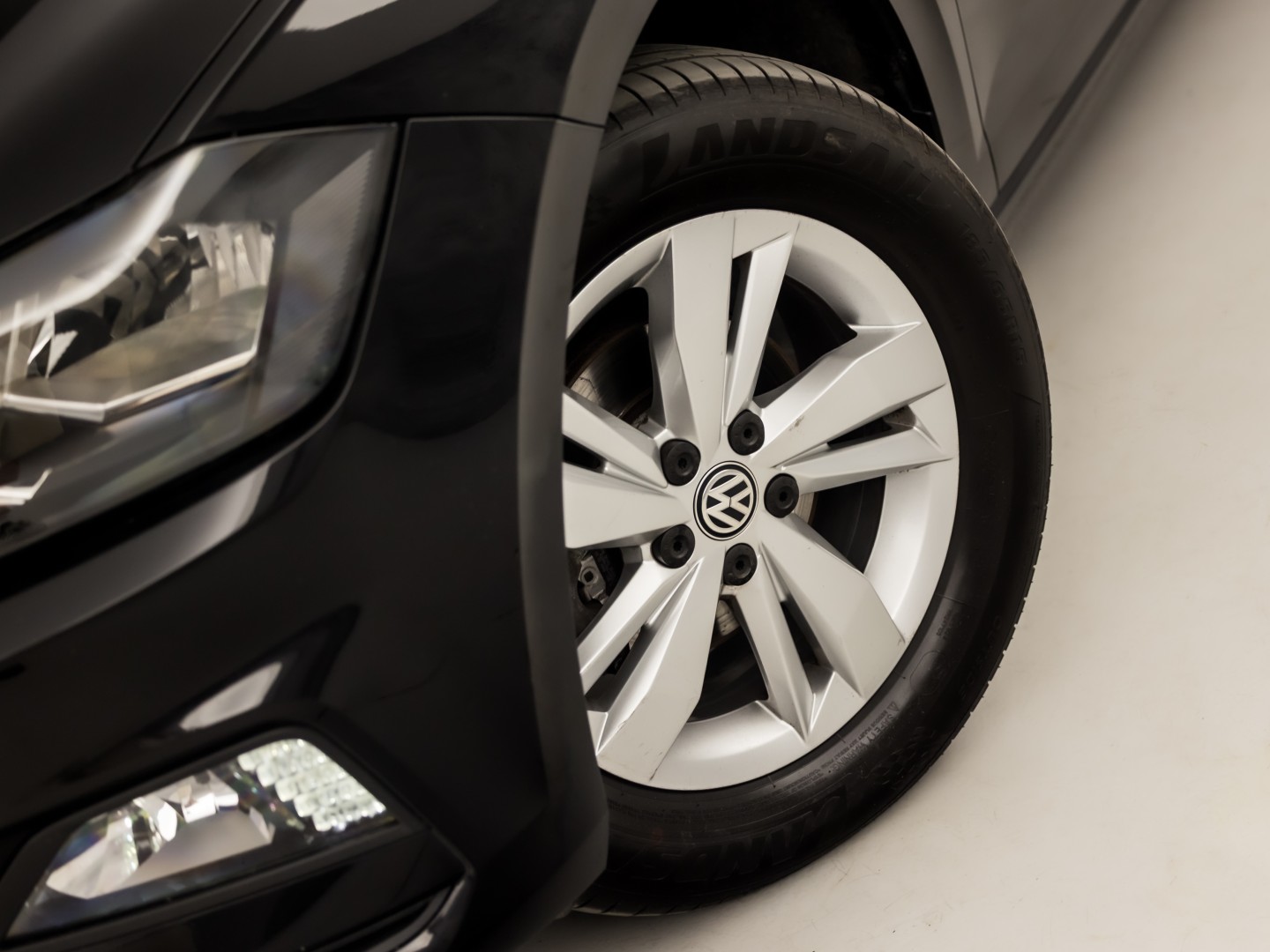 Volkswagen Polo 1.0 TSI Sportline (APPLE CARPLAY, GROOT NAVI, GETINT GLAS, LM VELGEN, SPORTSTOELEN, ADAPTIVE CRUISE, NIEUWSTAAT)
