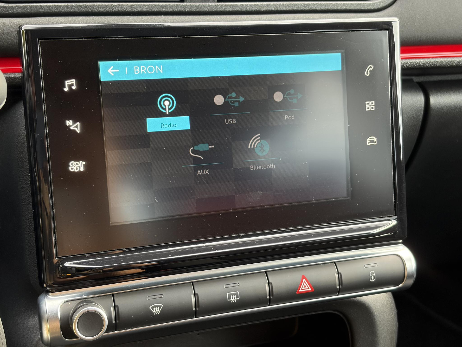 Citroen C3 1.2 PureTech Shine ✓2e Eigenaar✓Camera✓Carplay✓Navi✓Trekhaak✓Pdc✓Clima✓Cruise✓17''Lm velgen✓Rijstrooksensor✓N.A.P✓Apk tot 04-2027