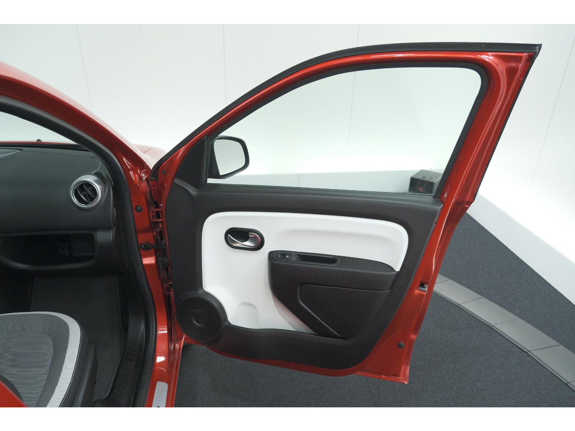 Renault Twingo 1.0 SCe Limited | Automaat | Parkeersensoren | Allseason Banden | Bluetooth Radio