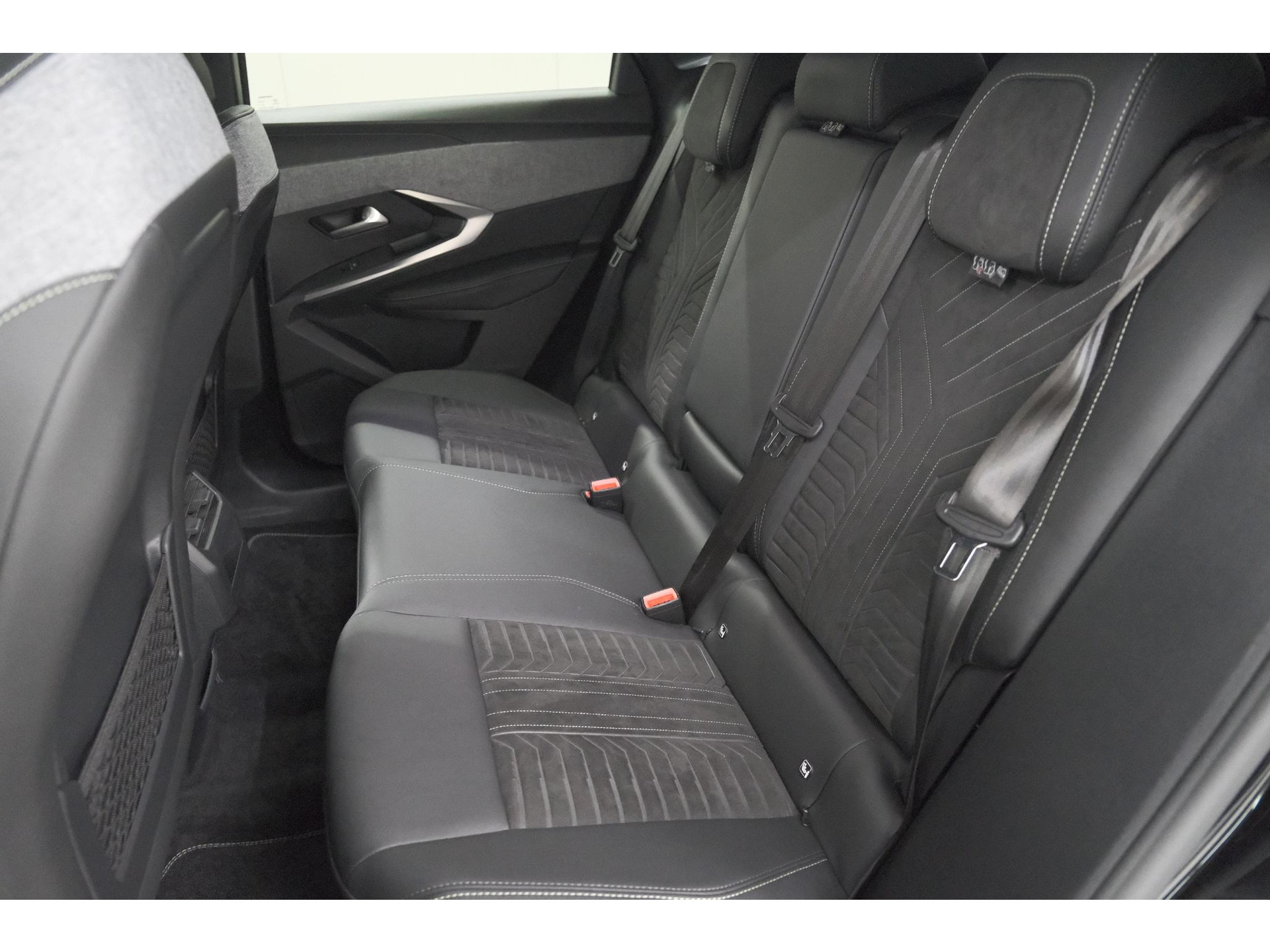 Peugeot 3008 1.2 Hybrid 145 GT | Adaptieve Cruise Control | Elektrische Kofferklep | Alcantara Stoelen | Camera