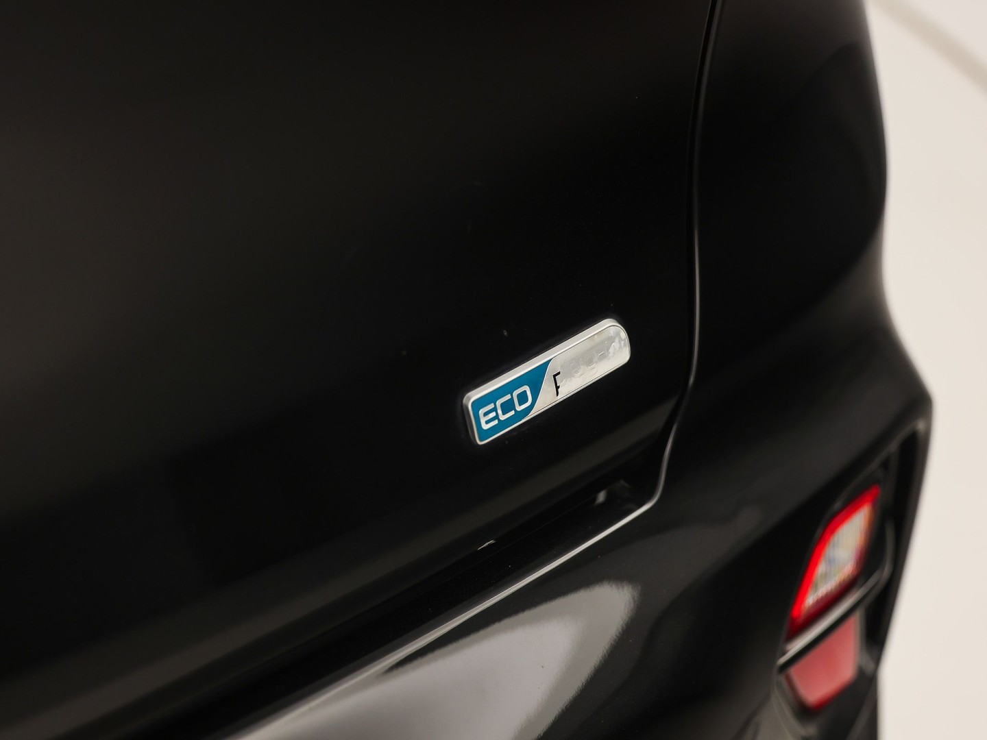 Kia Niro 1.6 GDi PHEV DynamicPlusLine Automaat (APPLE CARPLAY, GROOT NAVI, STUUR/STOELVERWARMING, CAMERA, TREKHAAK, SPORTSTOELEN, GETINT GLAS, ADAPTIVE CRUISE, NIEUWSTAAT)