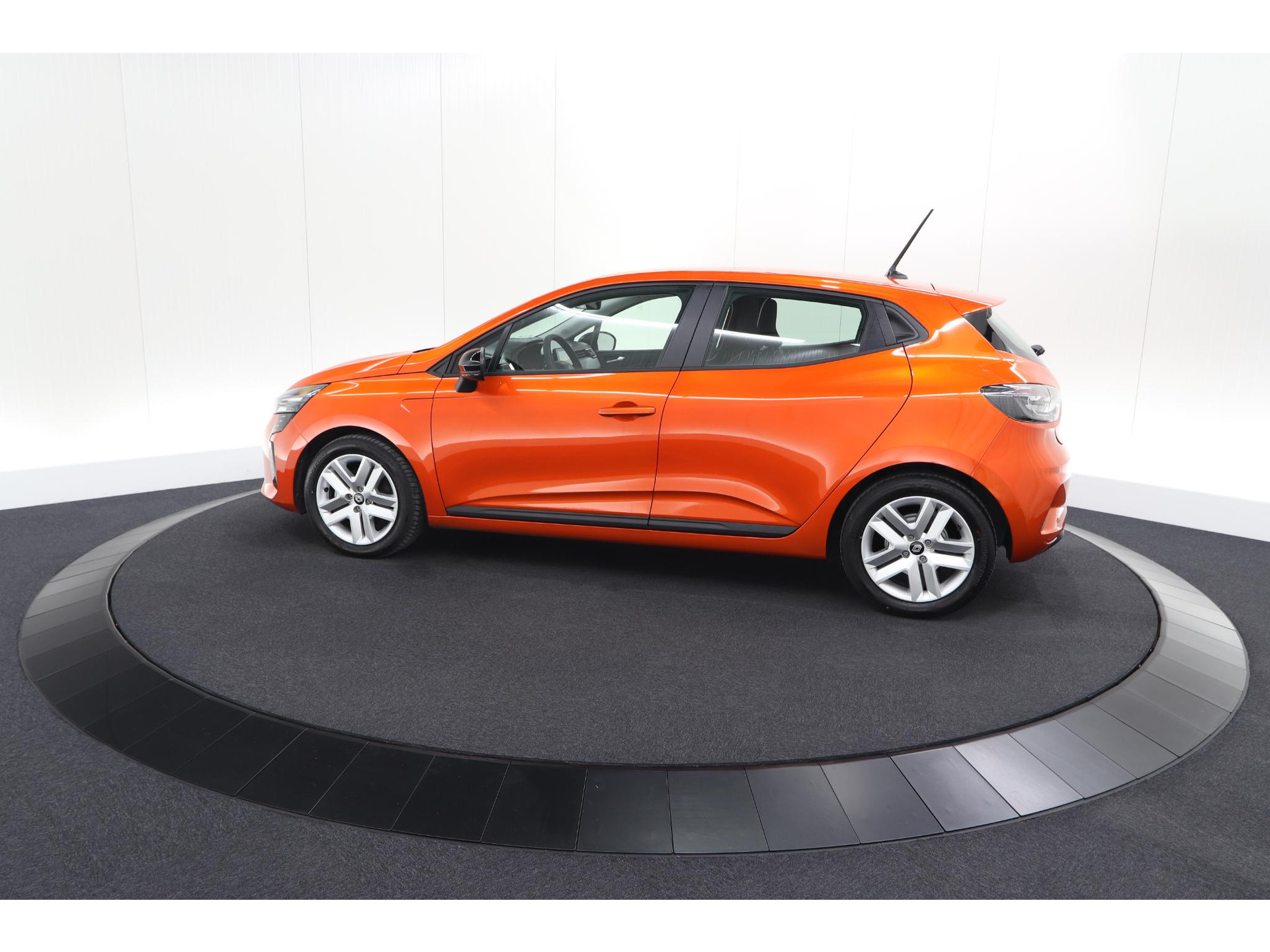 Renault Clio 1.6 E-Tech Full Hybrid 145 Evolution Holland Edition | Apple Carplay | Parkeersensoren | LED | Cruise Control