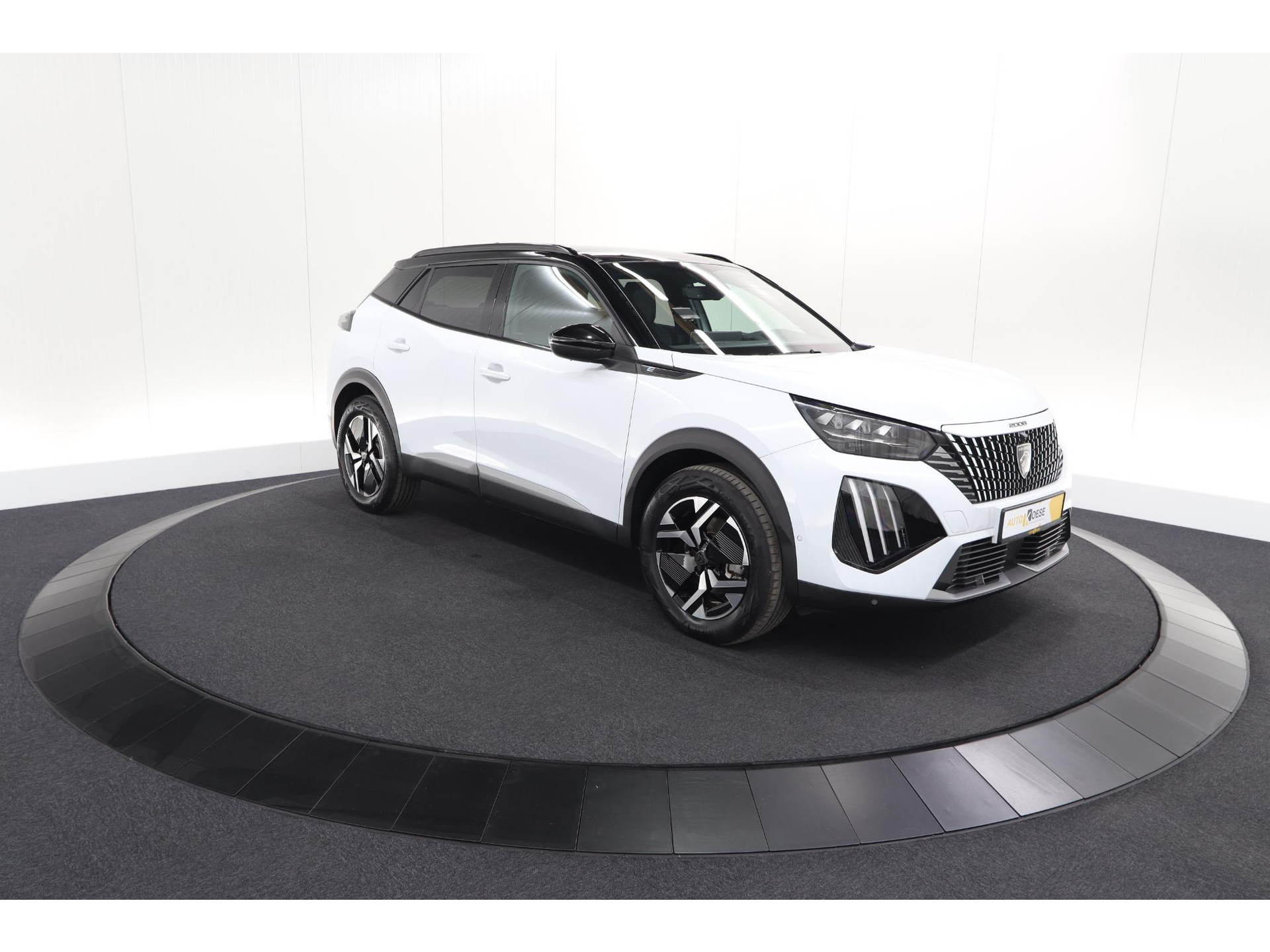 Peugeot e-2008 EV GT 50 kWh | 11 KW Laadfunctie | 360 Camera | Dodehoekdetectie | Apple Carplay