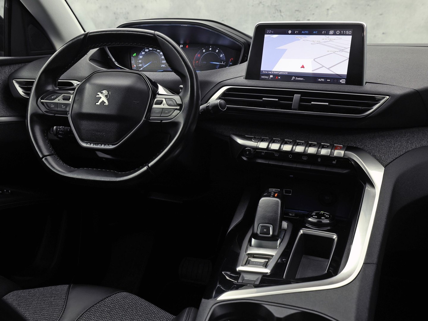 Peugeot 3008 1.2 PureTech Sport Automaat (PANORAMADAK, APPLE CARPLAY, GROOT NAVI, 360 CAMERA, LEDER, STOELVERWARMING, SPORTSTOELEN, GETINT GLAS, KEYLESS, DRIVE SELECT, NIEUWSTAAT)