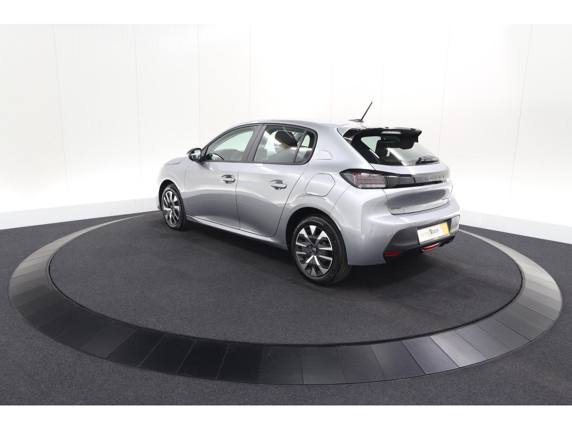 Peugeot 208 1.2 Hybrid 110 e-DCS6 Style | Direct Leverbaar | Apple Carplay | Parkeersensoren