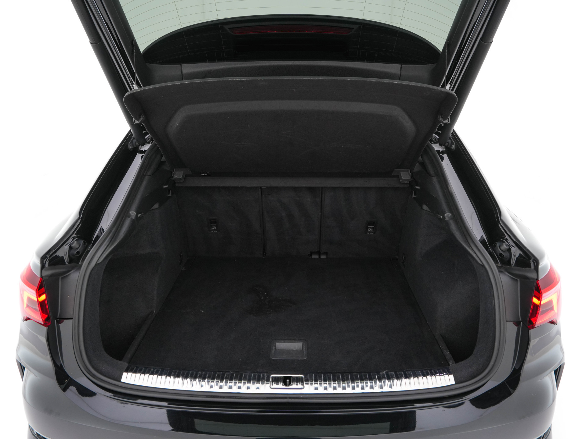 Audi RS Q3 Sportback TFSI Quattro Aut. *PANO | LEATHER | FULL-LED | ADAPTIVE-CRUISE | BANG&OLUFSEN | TOPVIEW | HEATED-SPORTSEATS | DIGI-COCKPIT | PRIVACYGLASS | SHIFTPADDLES | AMBIENTLIGHT | ECC | PDC | 21''ALU*