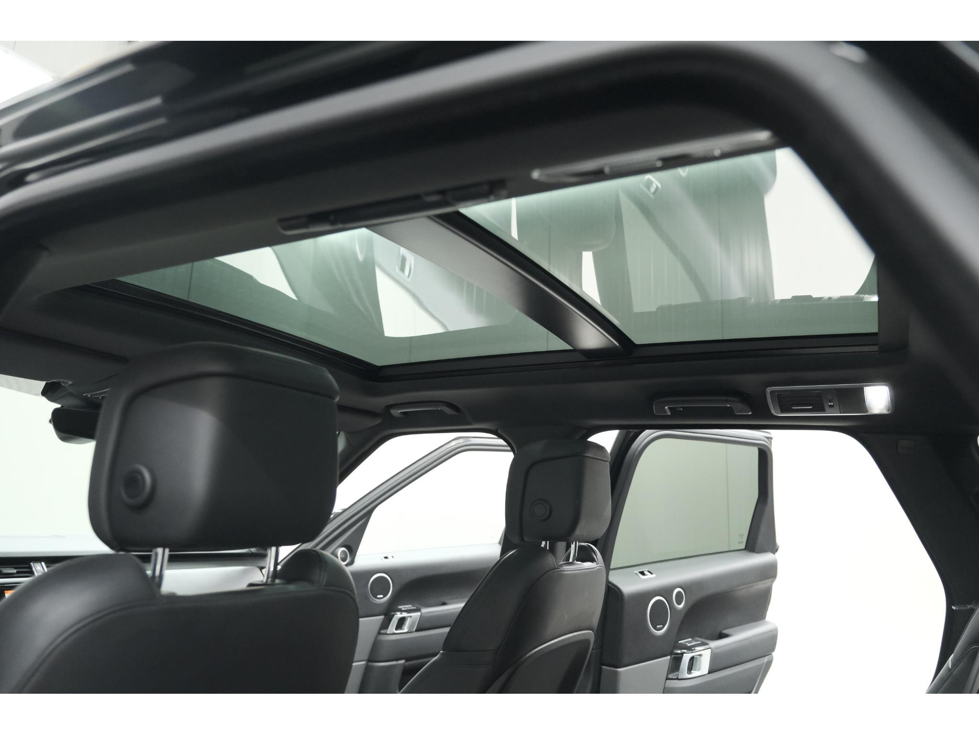 Land Rover Range Rover Sport 3.0 SDV6 HSE Dynamic 3500kg trekgewicht - BTW - Zwart/Zwart