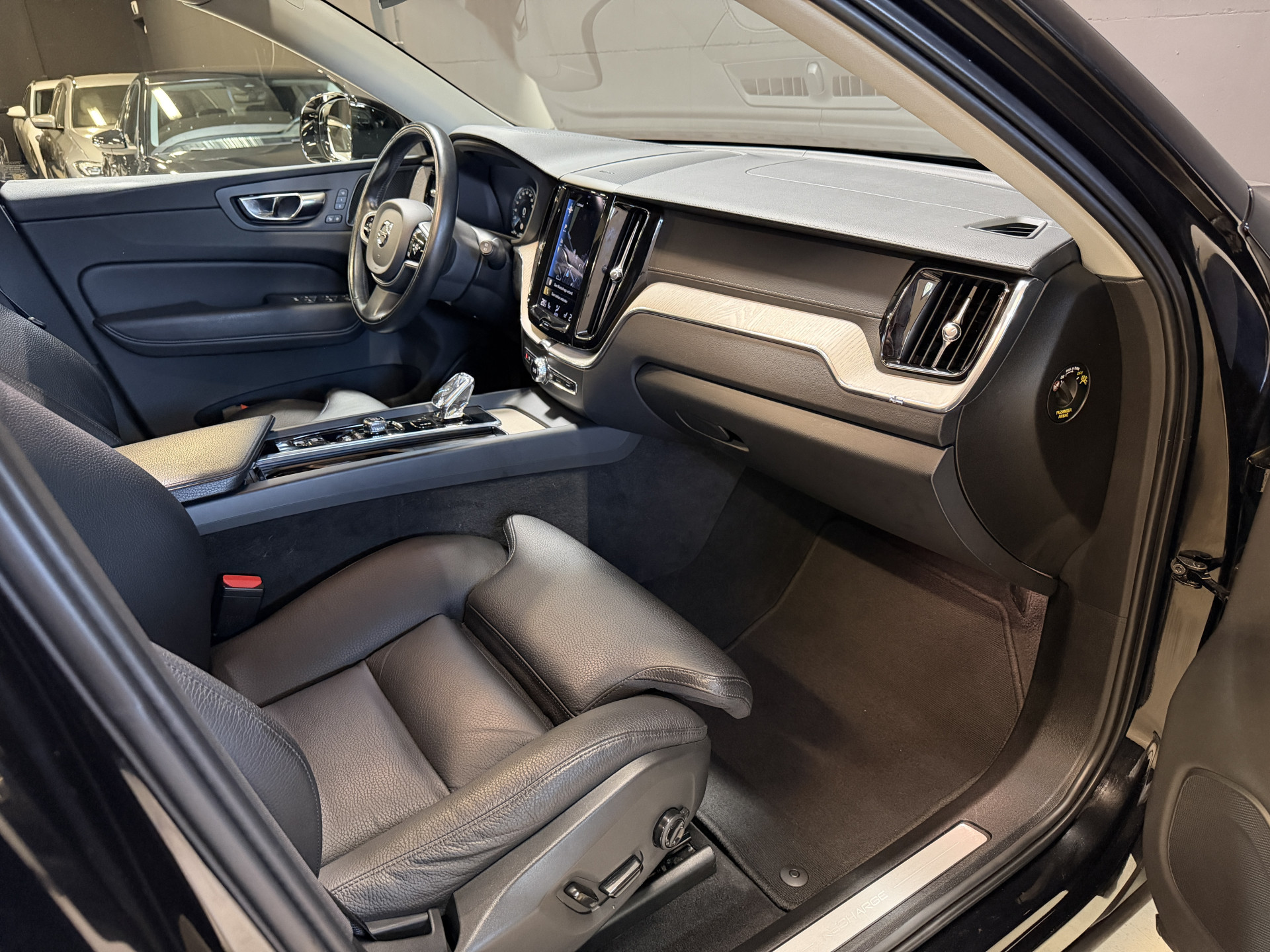 Volvo XC60 2.0 Recharge T8 AWD Inscription | Panoramadak | Elektr. trekhaak | Harman/Kardon | Camera | Stoel/stuurverwarming | Adapt. cruise