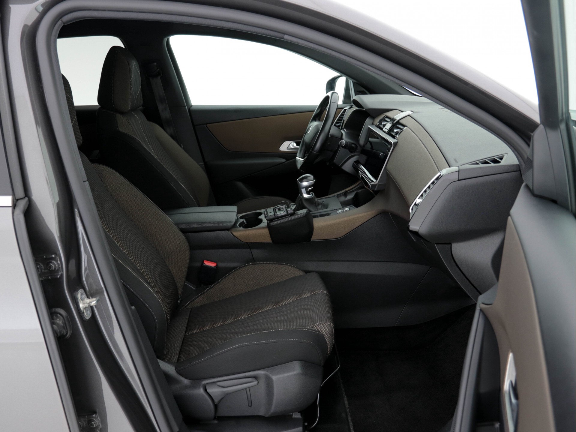 DS 7 Crossback 1.5 BlueHDI So Chic *DIGI-COCKPIT | NAVI-FULLMAP | FULL-LED | MICROFIBRE | CAMERA | KEYLESS | CARPLAY | ADAPT.CRUISE | DAB | HEATED-SEATS | TOWBAR | PDC | SPORT-SEATS | 18"ALU*