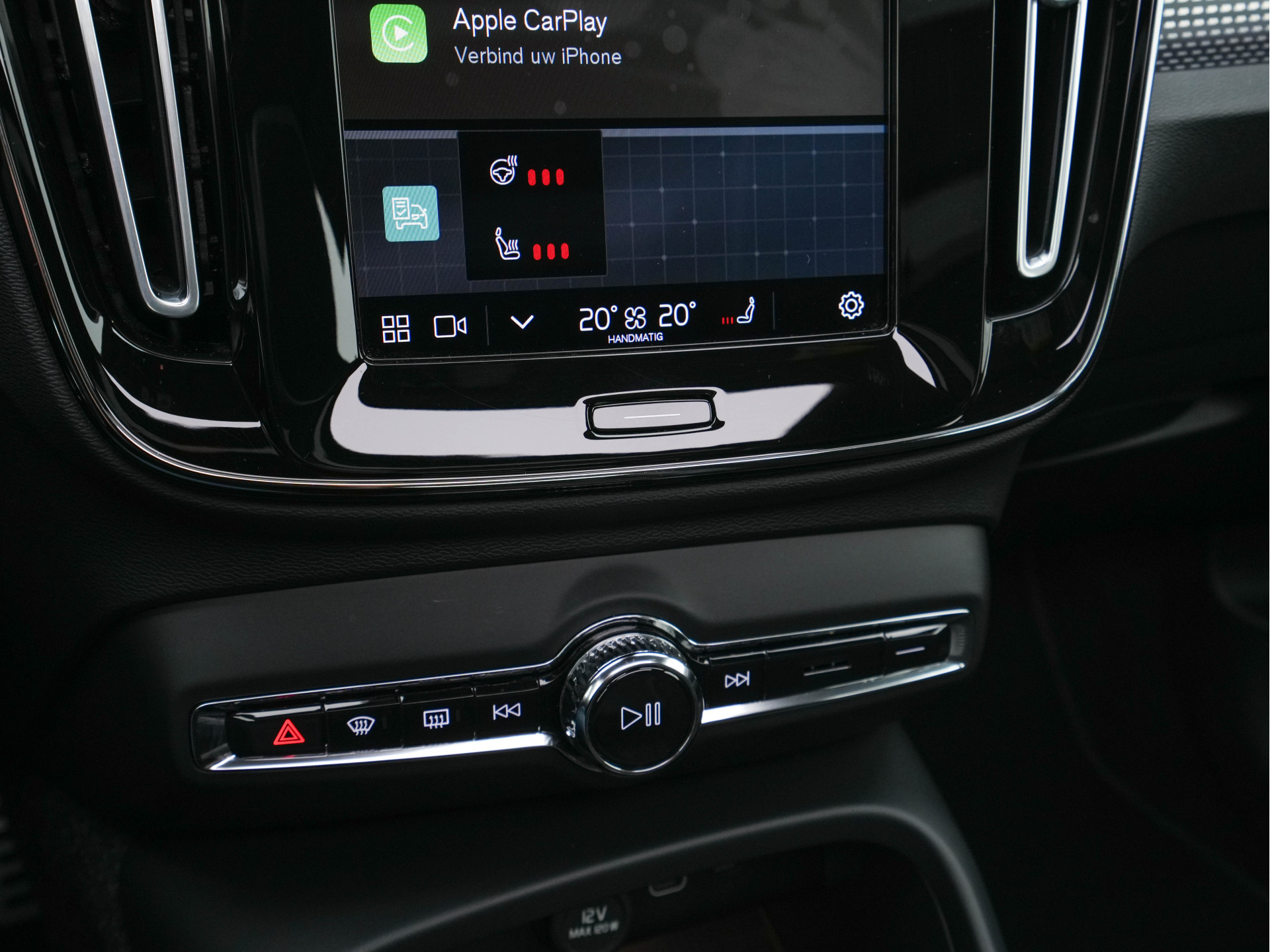 Volvo XC40 Recharge P8 AWD R-Design [ 3-Fase-11kW ] {SOH-90%} (INCL-BTW) Aut. *PANO | LEATHER-ALCANTARA | ADAPTIVE-CRUISE | DIGI-COCKPIT | FULL-LED | HARMAN/KARDON | CAMERA | NAVI-FULLMAP | ECC | PDC | KEYLESS | HEATED-SPORTSEATS | TOWBAR | 20''ALU*