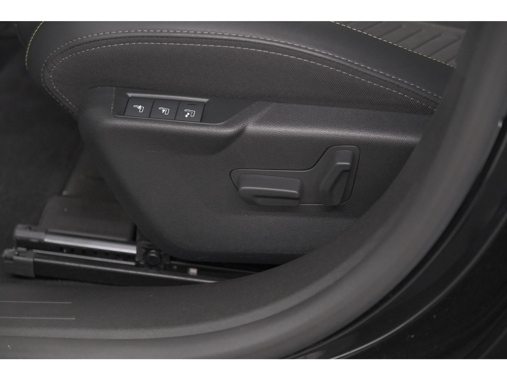 Peugeot 208 1.2 Hybrid 145 e-DCS6 GT | Alcantara Pakket | Camera | Apple Carplay | Stoelverwarming