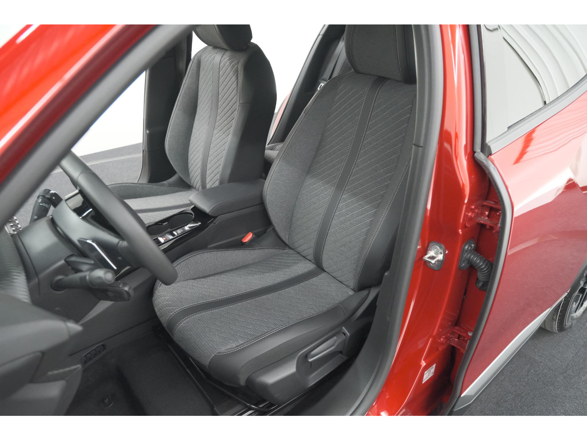 Peugeot 2008 Hybrid 145 e-DCS6 Allure | 360 Camera | Adaptieve Cruise Control | Navigatie | Dodehoekdetectie