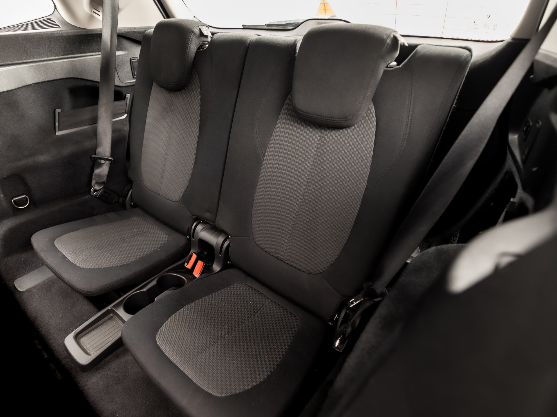 BMW 2 Serie 220i High Executive 7 Persoons 192Pk Automaat (NAVIGATIE, 4 CILINDER, 1e EIGENAAR, CLIMATE, GETINT GLAS, PARKEERSENSOREN, SPORTSTOELEN, CRUISE, NIEUWE APK, NIEUWSTAAT)