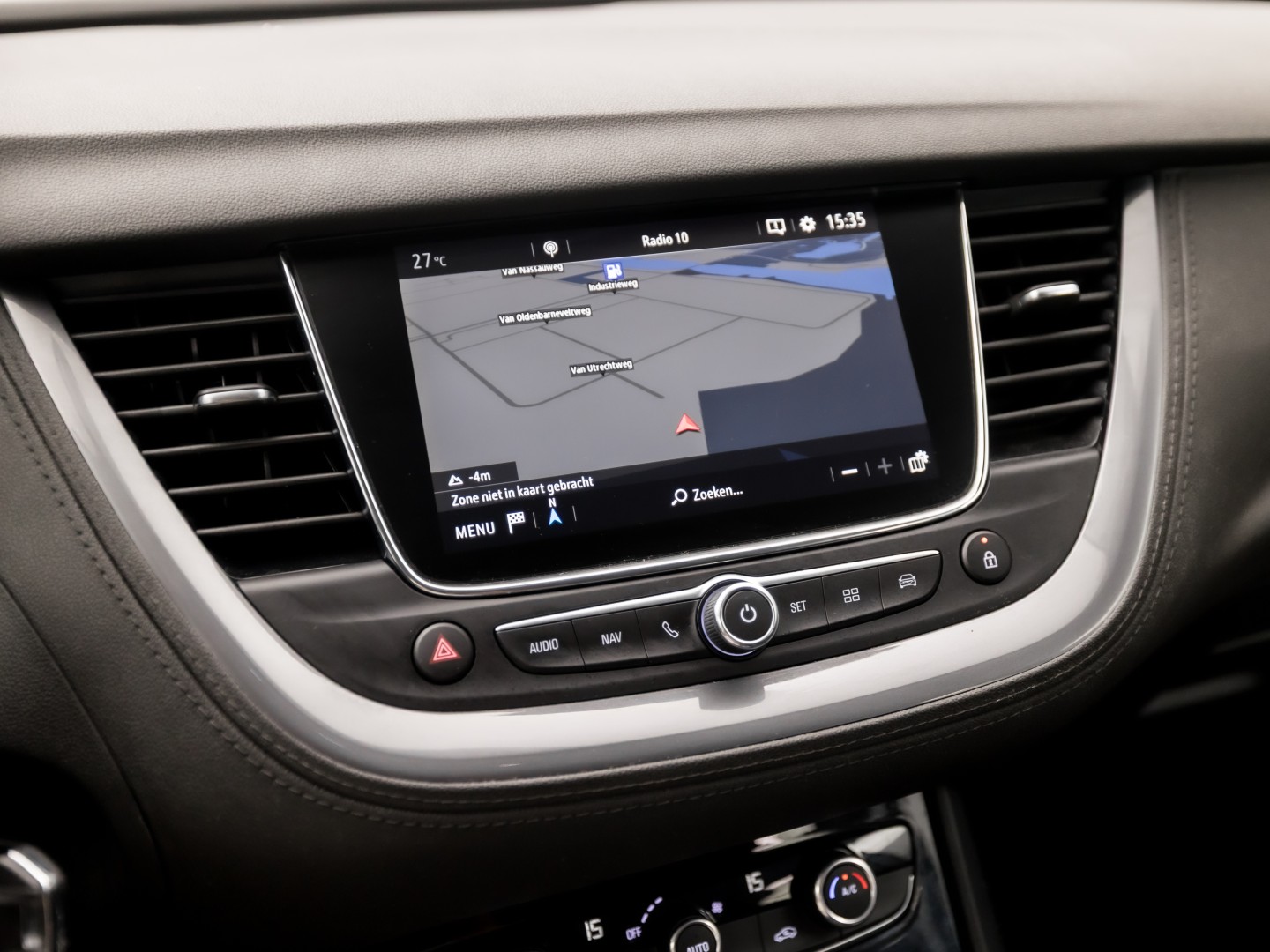 Opel Grandland X 1.2 Innovation Turbo Sport (APPLE CARPLAY, GROOT NAVI, CLIMATE, LEDER, CAMERA, SPORTSTOELEN, GETINT GLAS, CRUISE, NIEUWSTAAT)