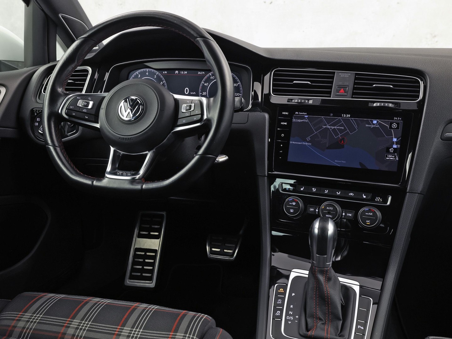 Volkswagen Golf 2.0 TSI GTI Performance 245Pk Automaat (VIRTUAL COCKPIT, APPLE CARPLAY, GROOT NAVI, MODE KNOP, DYNAUDIO, CAMERA, STOELVERWARMING, ADAPTIVE CRUISE, DODEHOEK DETECTOR, NIEUWSTAAT)