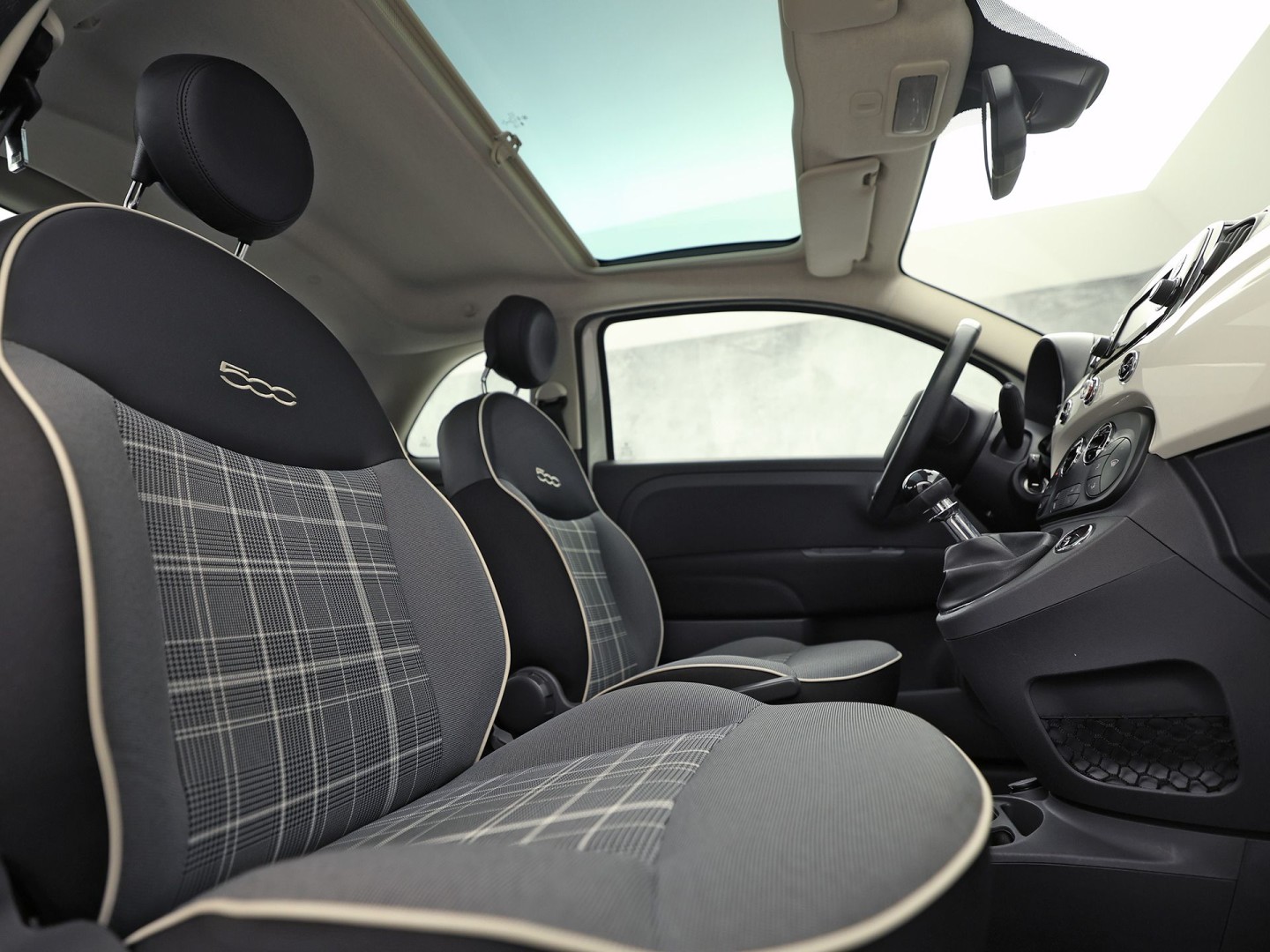 Fiat 500 0.9 TwinAir Turbo Lounge (PANORAMADAK, VIRTUAL COCKPIT, NAVIGATIE, CLIMATE, PARKEERSENSOREN, SPORTSTOELEN, CRUISE, LM VELGEN, NIEUWE APK, NIEUWSTAAT)