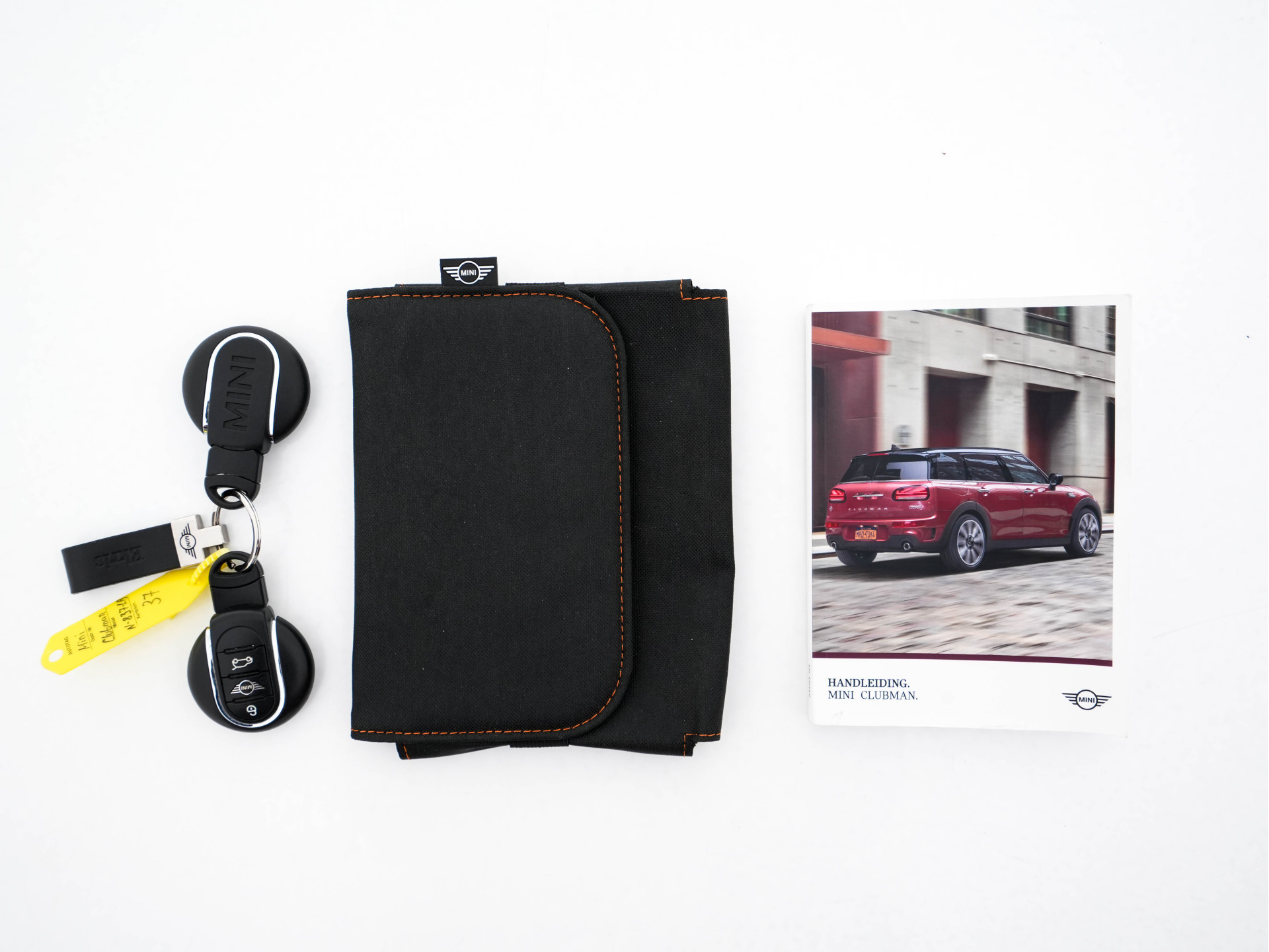 MINI Mini Clubman 2.0 Cooper S ALL4  Premier Plus JCW (INCL-BTW) Aut * PANO | LEATHER | FULL-LED | HEATED-SPORTSEATS | DIGI-COCKPIT | AMBIENT-LIGHT | PRIVACY-GLASS | HEAD-UP | PDC | CAMERA | DAB  | KEYLESS | TOWBAR | 18"ALU*