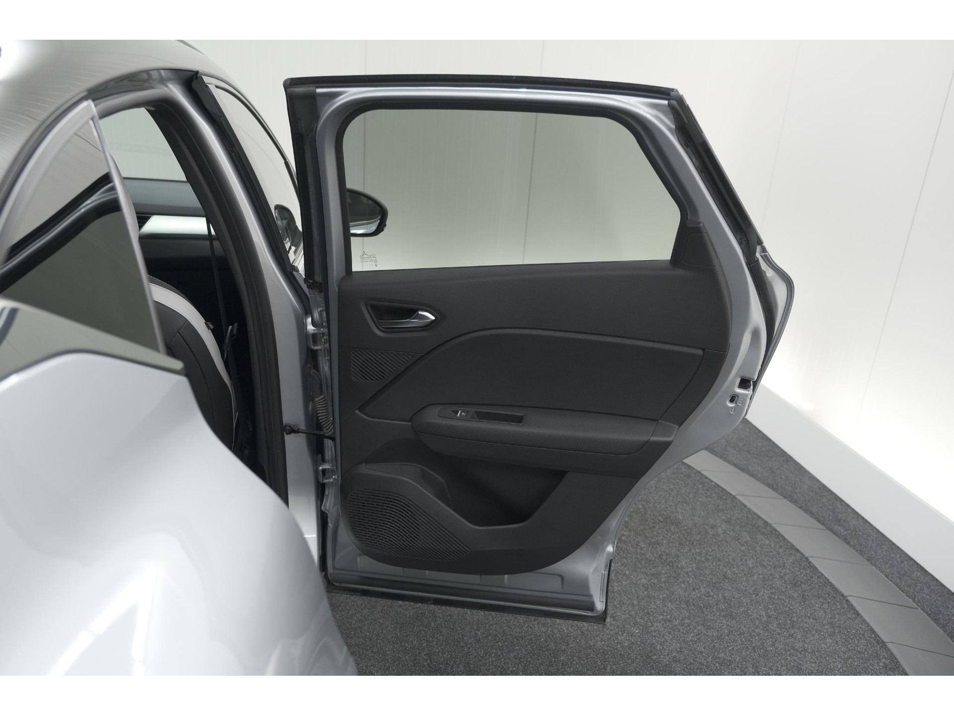 Renault Captur Mild Hybrid 140 EDC Techno | Camera | 9.3 Inch Scherm | Apple Carplay | Parkeersensoren | Allseason Banden | Stoelverwarming