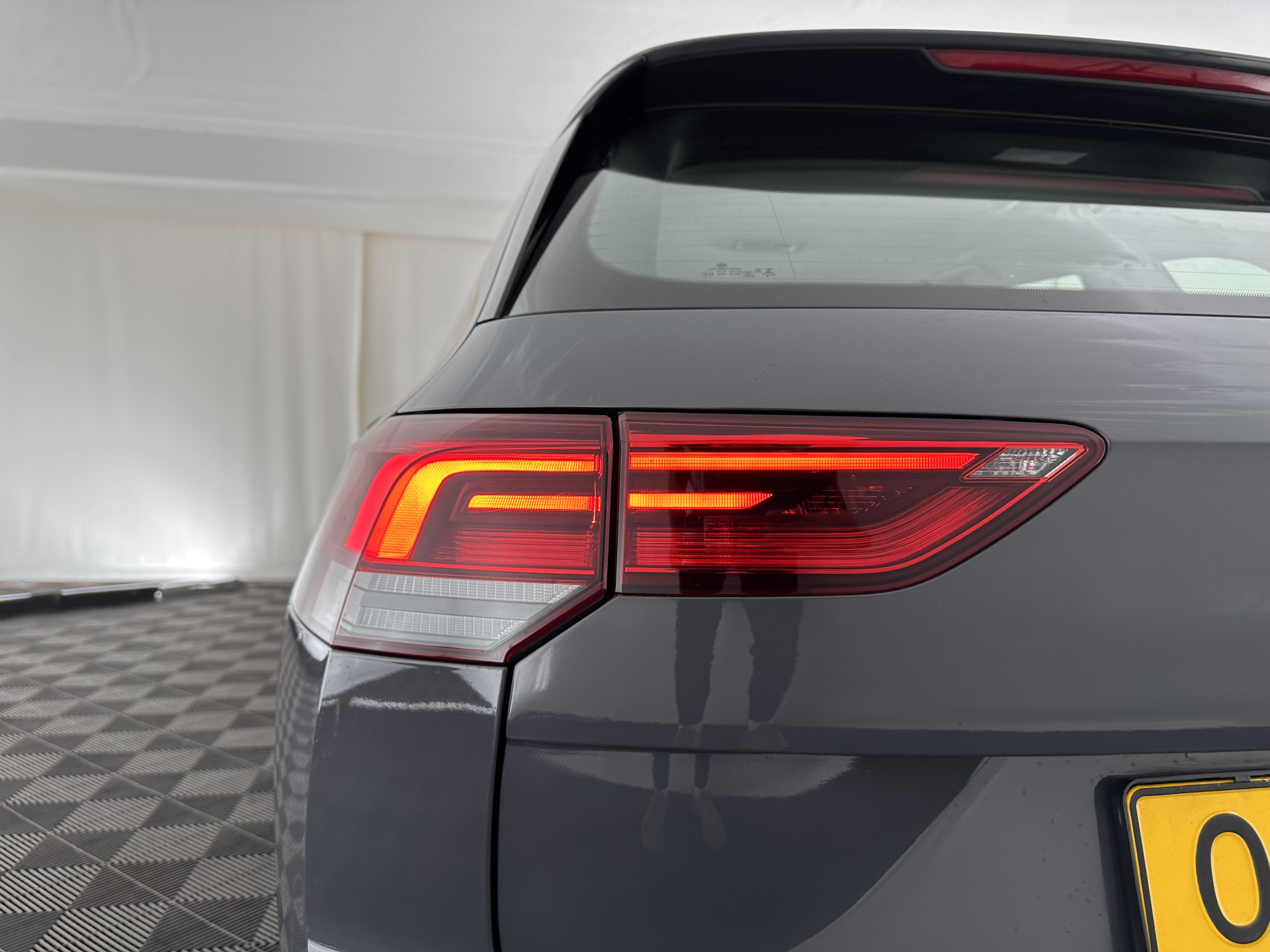 Volkswagen Golf Variant 2.0 TDI Life Business (INCL-BTW)  *FULL-LED | DIGI-COCKPIT | NAVI-FULLMAP | HEATED-COMFORTSEATS | KEYLESS | DAB+ | CARPLAY | ECC | AMBIENT-LIGHT | PDC | 16''ALU*