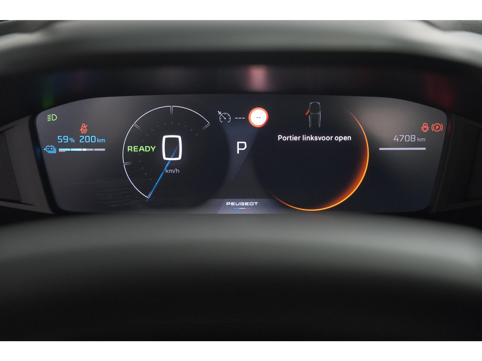 Peugeot e-2008 EV Allure Avantage 54 kWh | SOH 97,7% | 11 KW Lader | Apple Carplay | Parkeersensoren