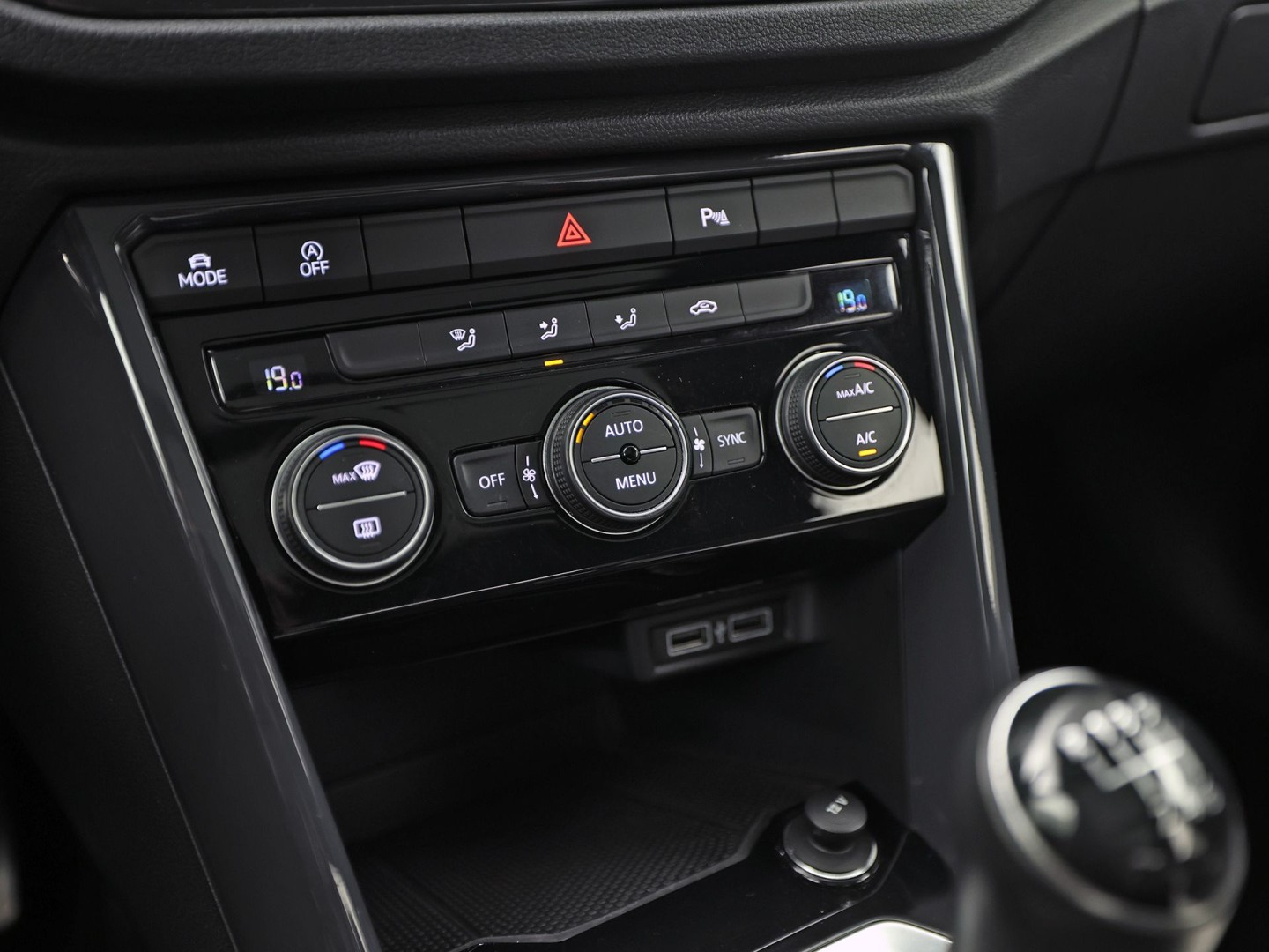 Volkswagen T-Roc 1.5 TSI Sport (NAP, APPLE CARPLAY, VIRTUAL DASHBOARD, PANORAMADAK, SPORTSTOELEN, CLIMATE,  NIEUWE APK, NIEUWSTAAT)