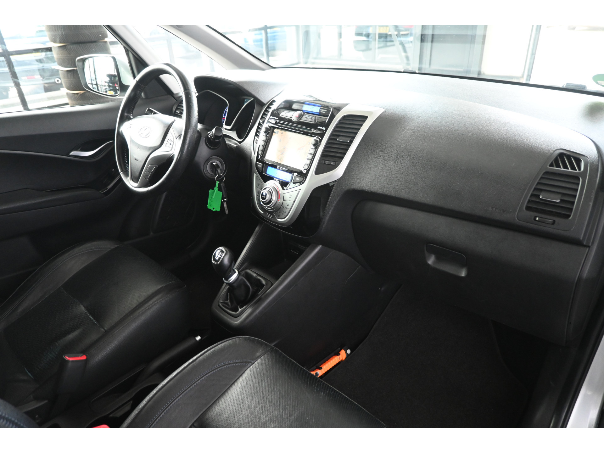 Hyundai ix20 1.4i i-Catcher Clima Navigatie Schuifdak Trekhaak Goed Onderhouden! Inruil Mogelijk!