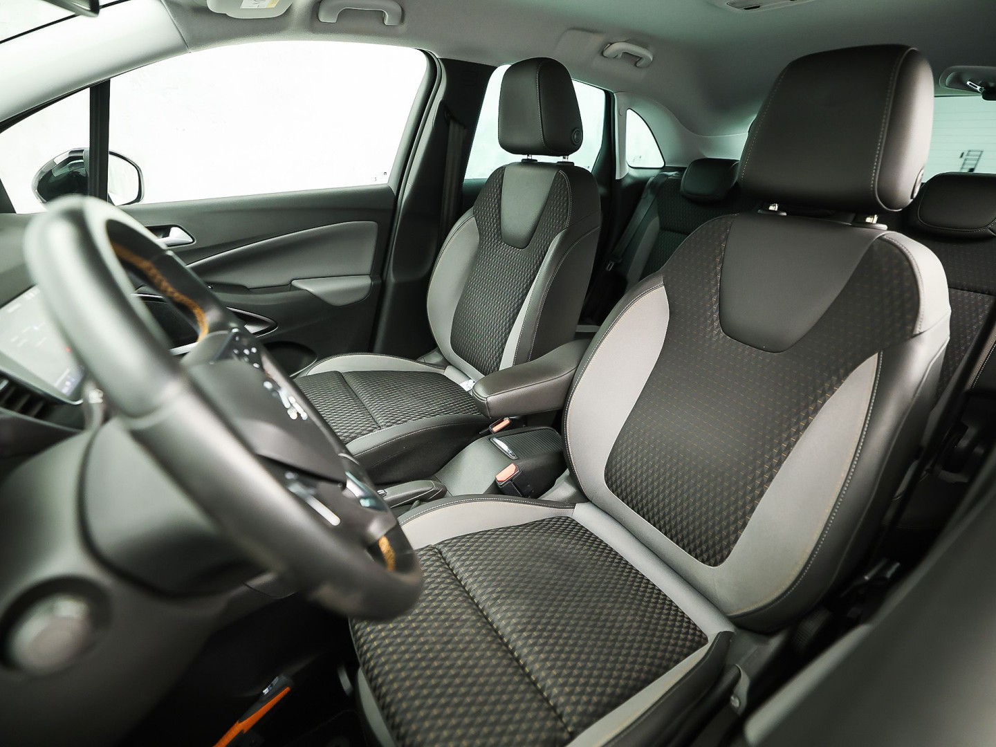 Opel Crossland X 1.2 Turbo Innovation (APPLE CARPLAY, GROOT NAVI, CLIMATE, 360 CAMERA, STUUR/STOELVERWARMING, SPORTSTOELEN, GETINT GLAS, CRUISE, NIEUWSTAAT)