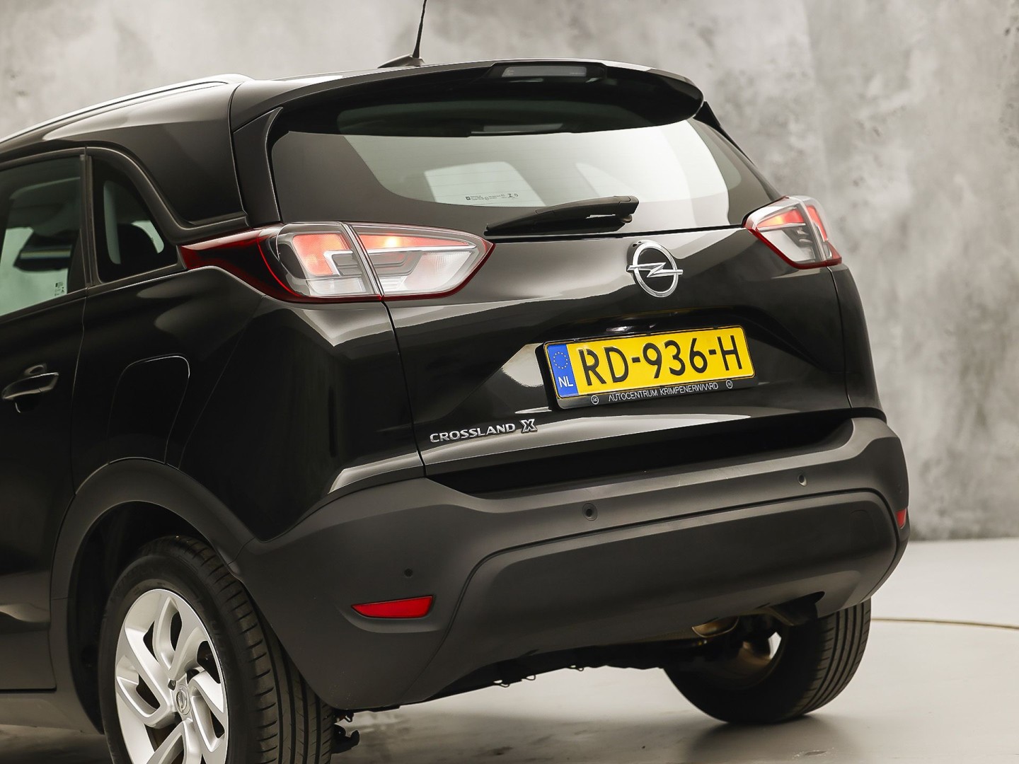 Opel Crossland X 1.2 Sport (APPLE CARPLAY, GROOT NAVI, LM VELGEN, CRUISE, SPORTSTOELEN, PARKEERSENSOREN, NIEUWE APK, NIEUWSTAAT)