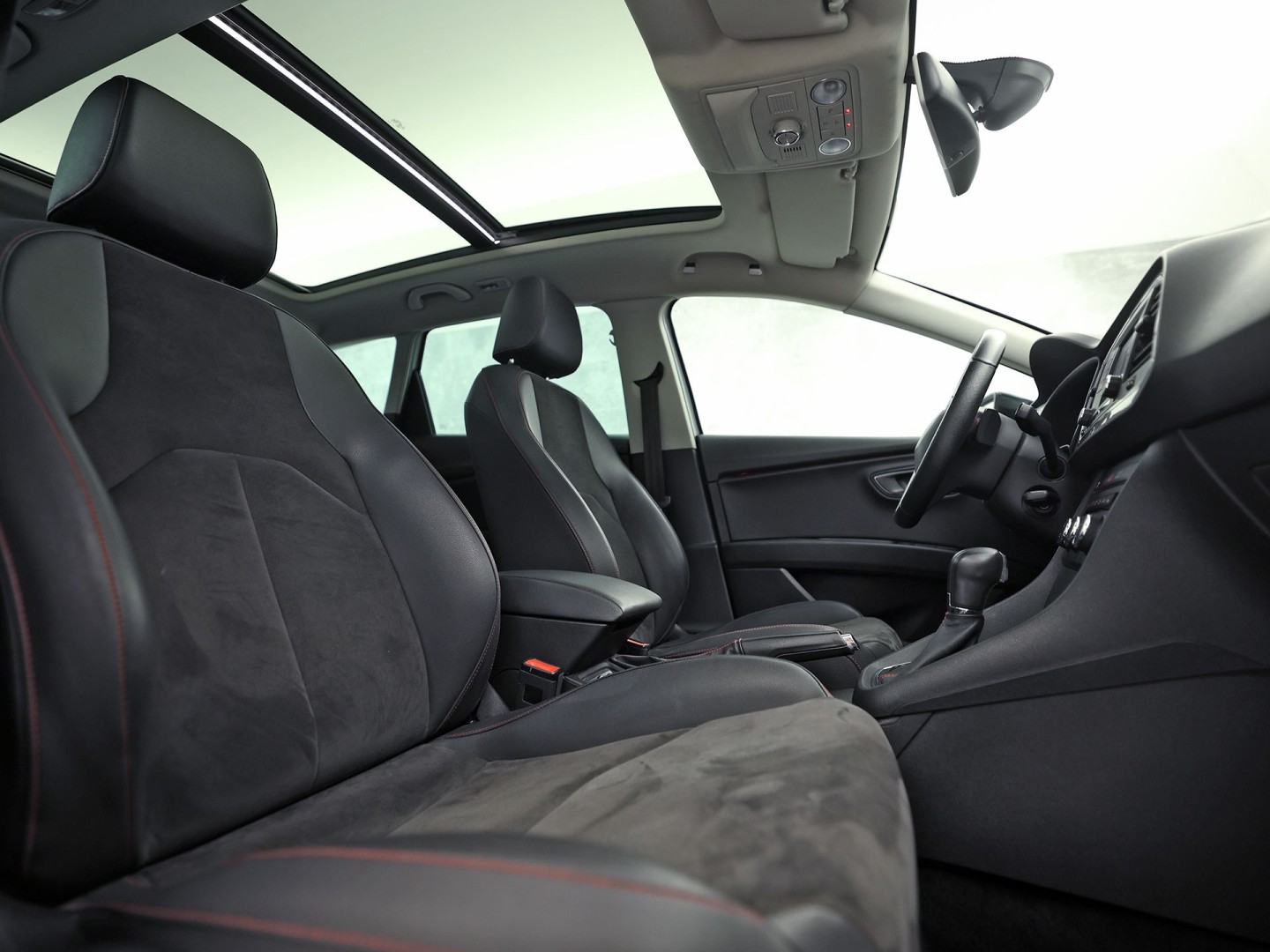 SEAT Leon 1.4 TSI FR Sport 150Pk Automaat (PANORAMADAK, NAVIGATIE, CLIMATE, STOELVERWARMING, SPORTSTOELEN, LED KOPLAMPEN, CRUISE, PARKEERSENSOREN, NIEUWSTAAT)