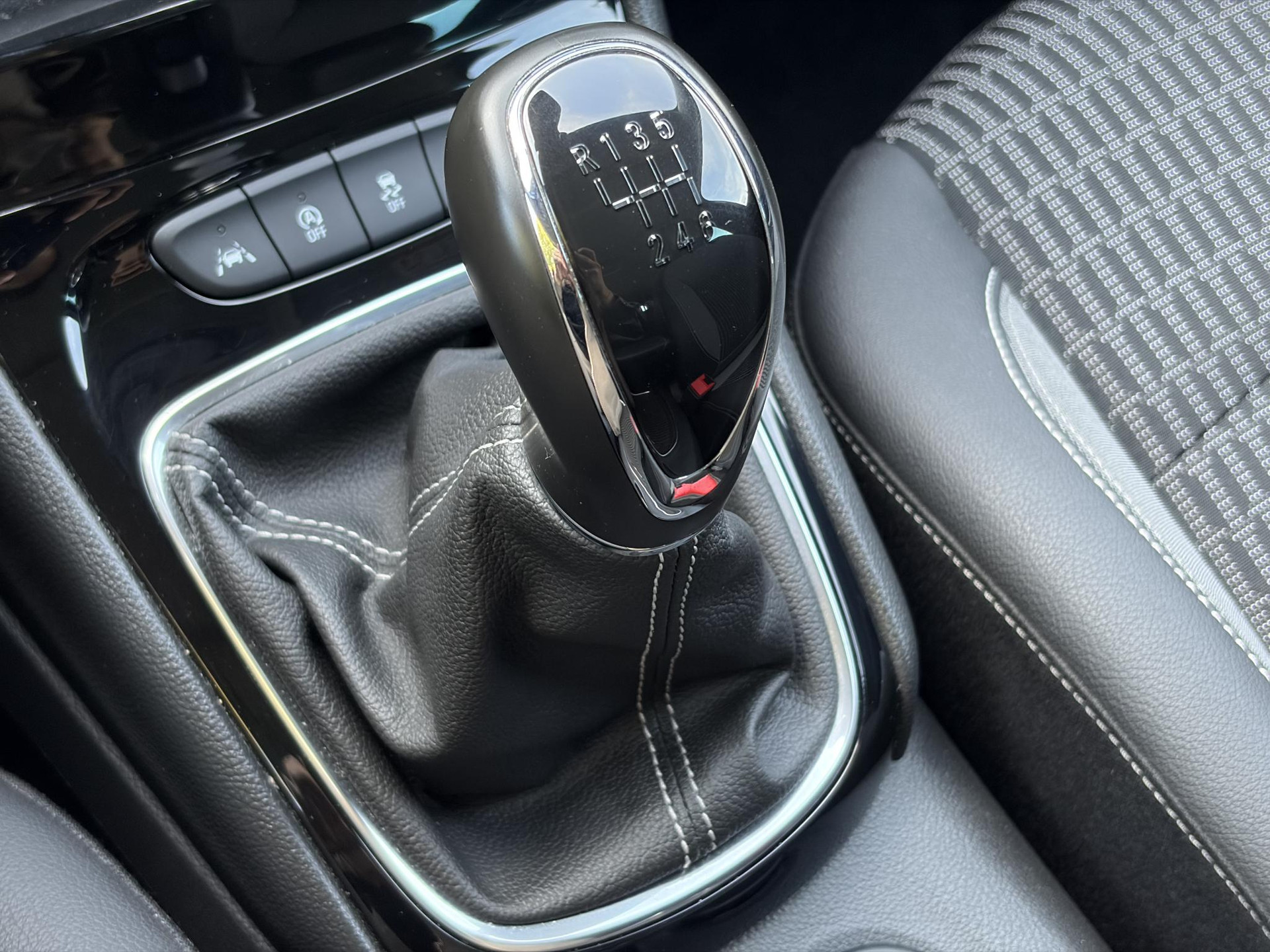 Opel Astra Sports Tourer 1.2 Business Elegance ✓1e Eigenaar✓110pk✓Carplay✓Camera✓Navi✓Clima✓Cruise✓Halfleder✓Comfortstoel✓Pdc V+A✓6 Bak✓Dealer Onderhouden✓Keyless✓Lm velgen✓N.A.P✓Apk tot 06-2027
