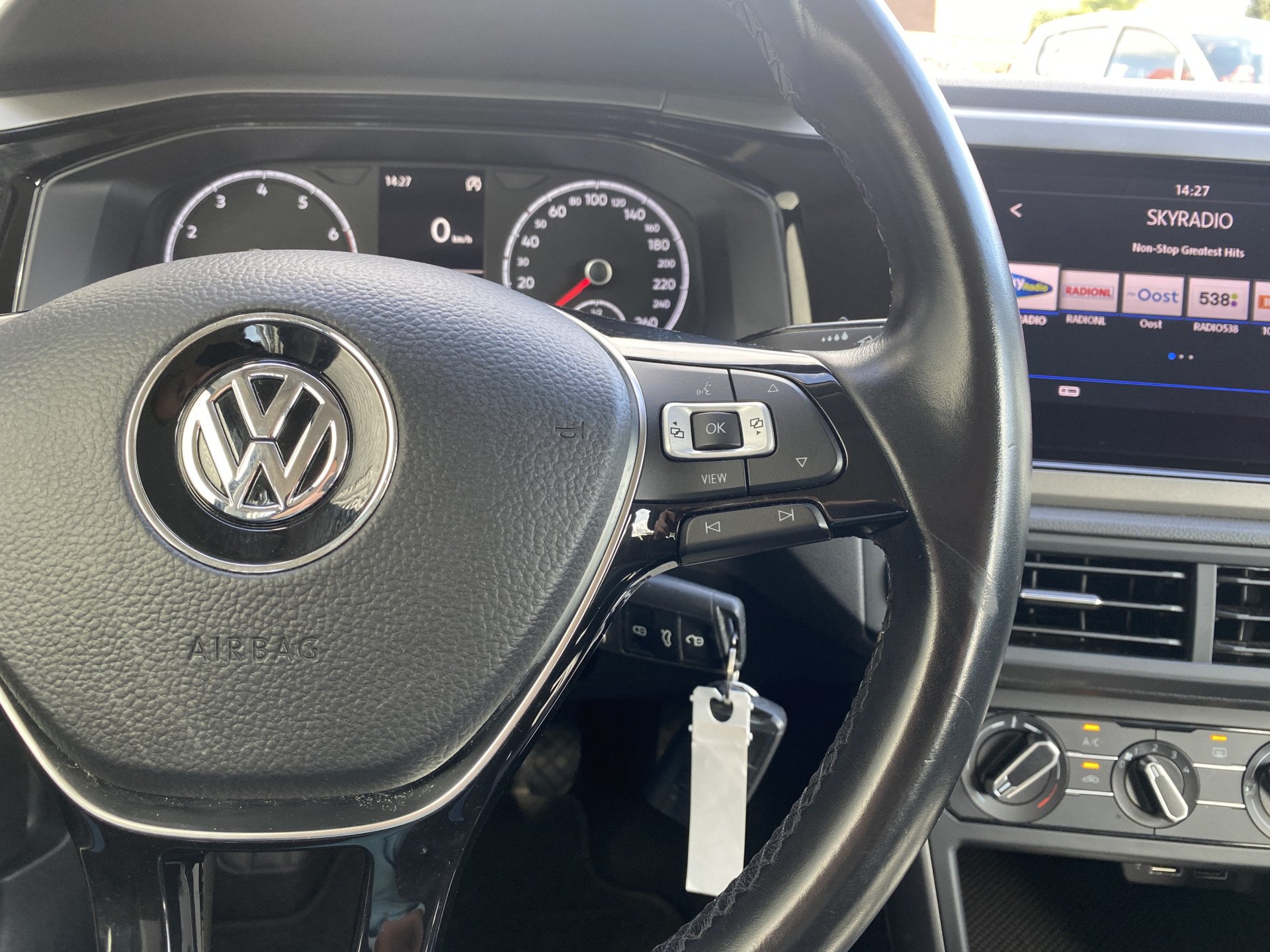 Volkswagen Polo 1.0 Comfortline | apple carplay - android auto | airco | cruise control | bluetooth | lichtsensor | NL auto