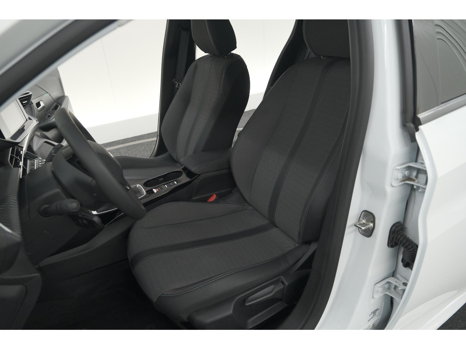 Peugeot 208 PureTech 100 Allure Pack | Camera | Apple Carplay | Stoelverwarming | Parkeersensoren